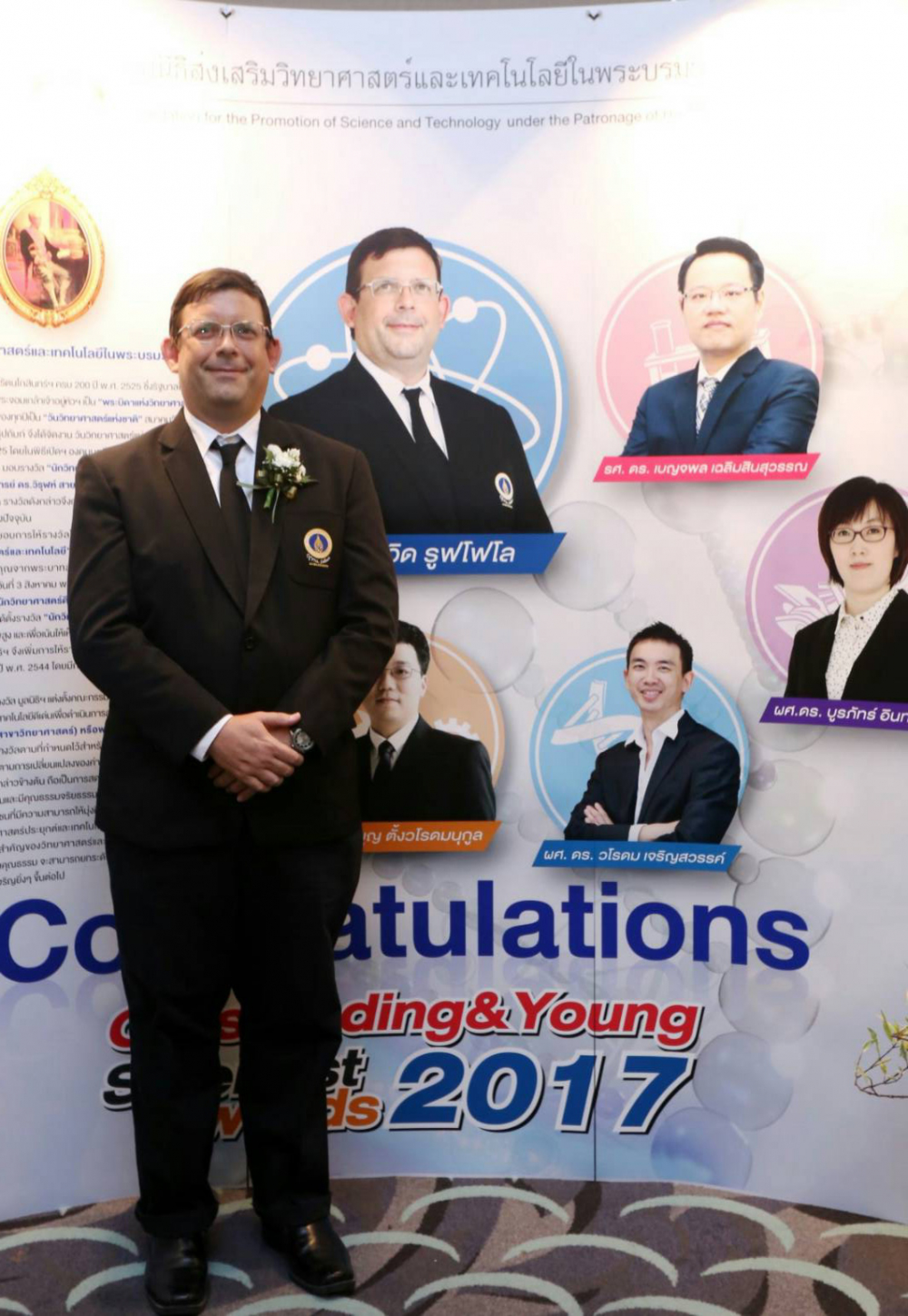 Physics lecturer makes case for children to pursue science