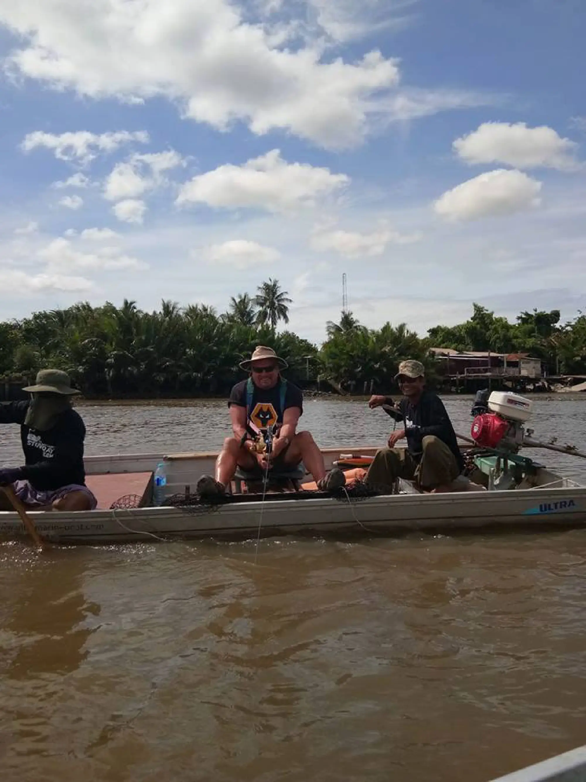 Renowned Chula veterinarian denounces her crew for illegal fishing of stingrays