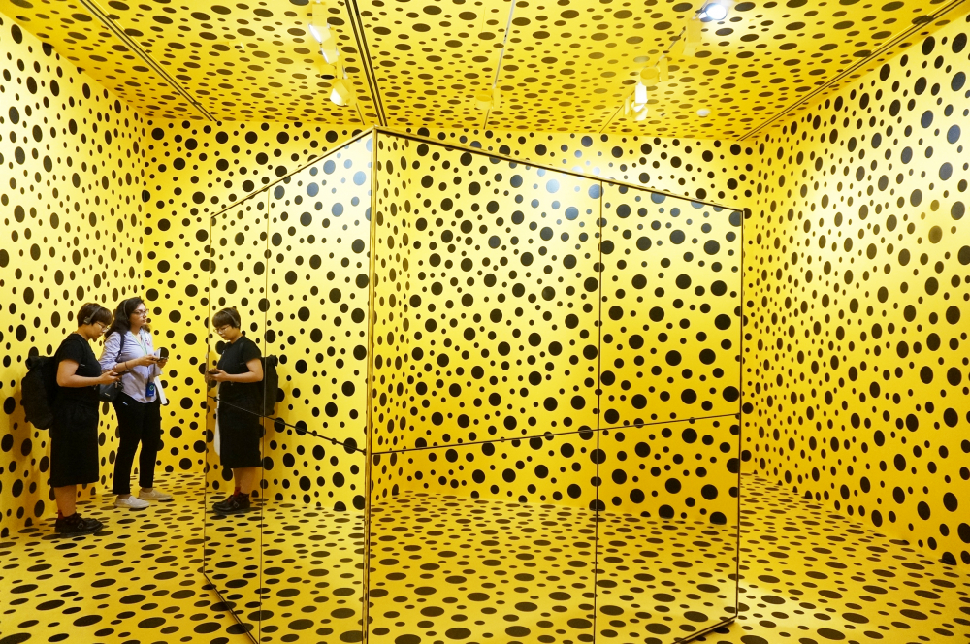 Seeing dots in Singapore