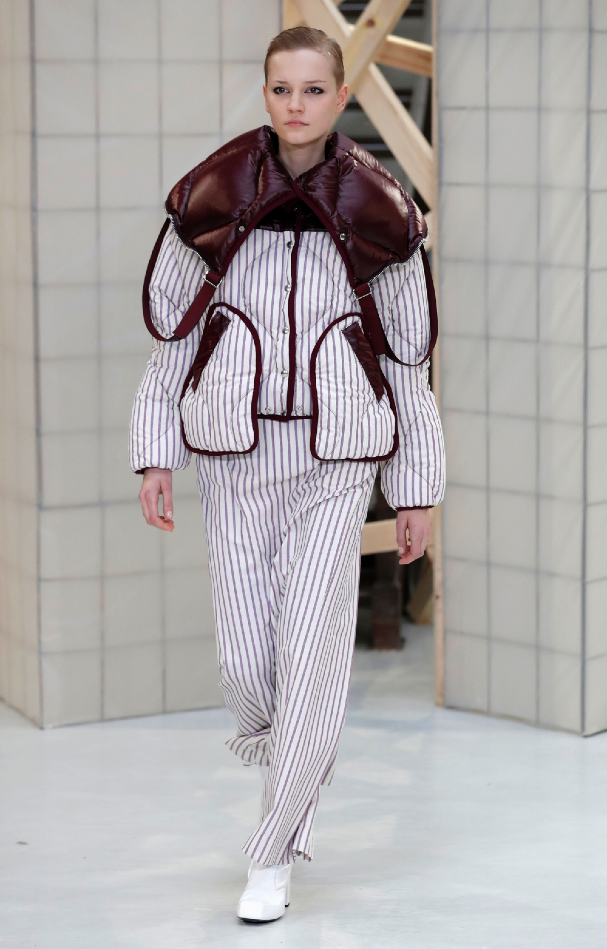    Women make grab for men's ties on Paris catwalk