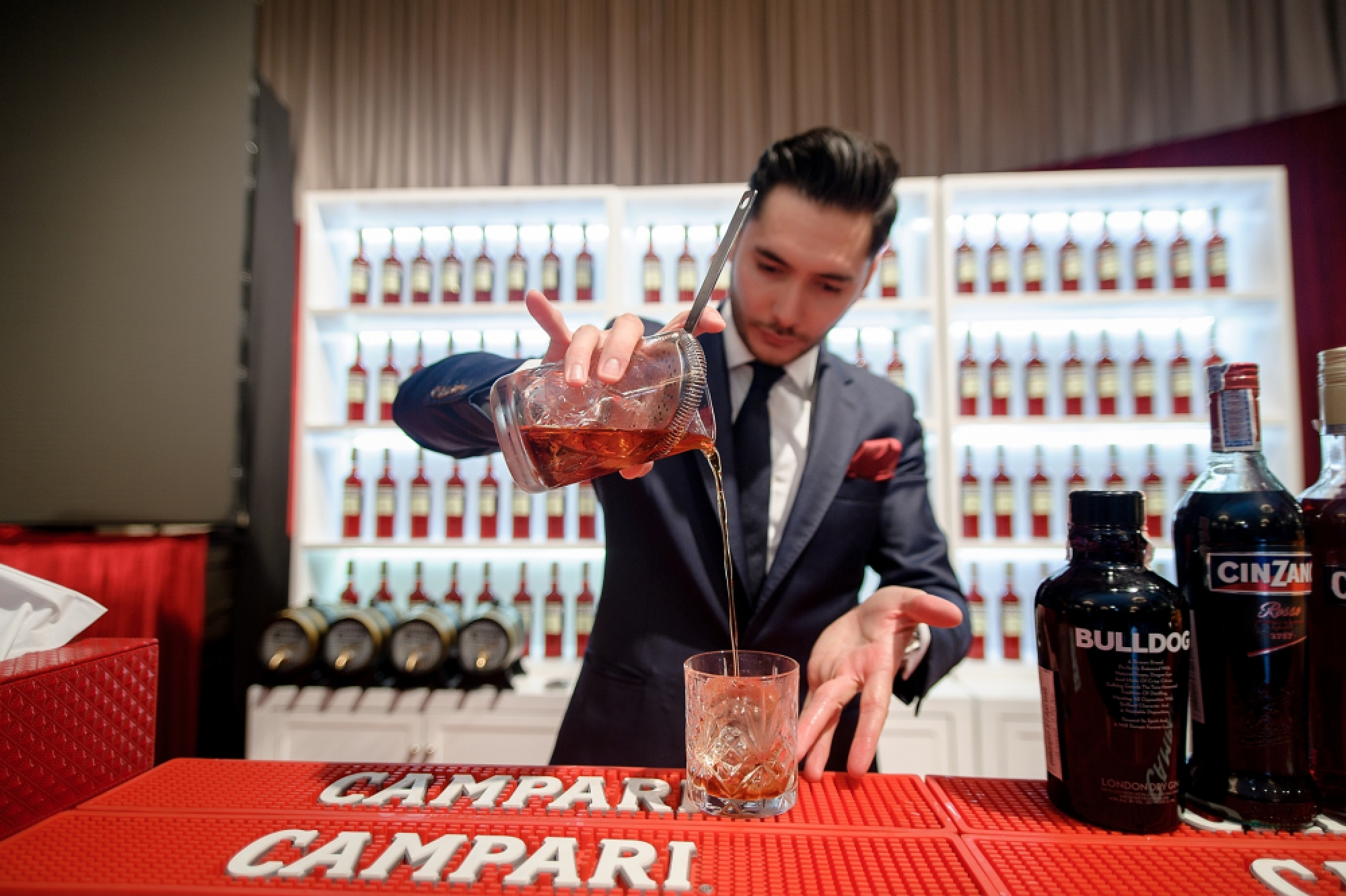 Opening the appetite with a negroni 