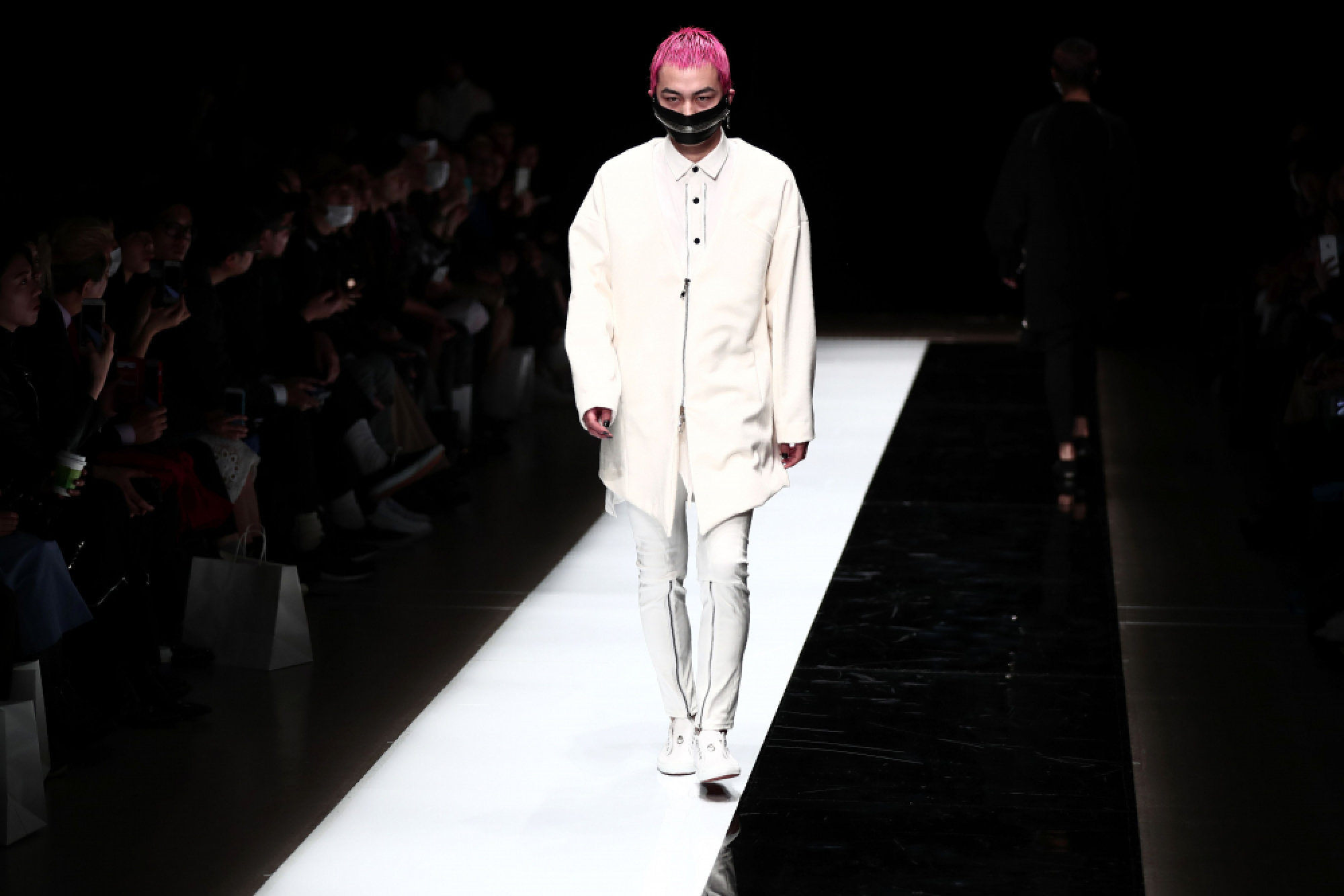   Gender-bending fashion on Tokyo runway bang on trend