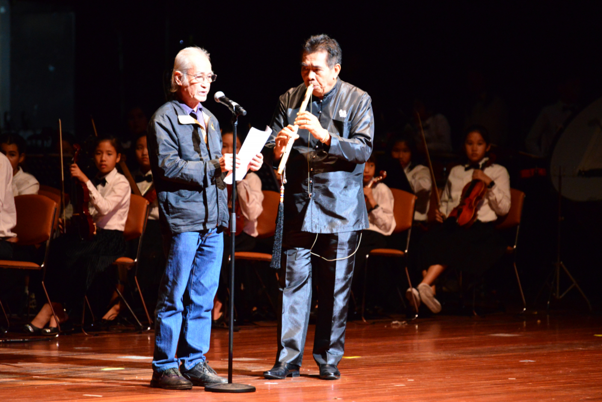 Students tread late King’s footsteps