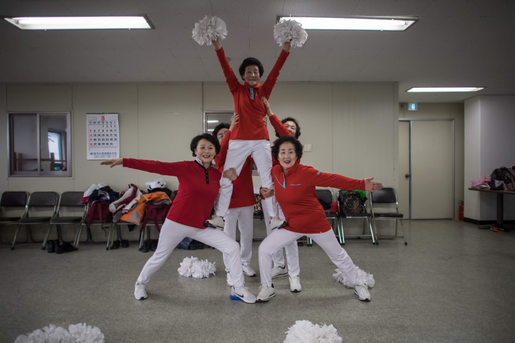    Ageing cheerleaders offer glimpse of world's longest-living women