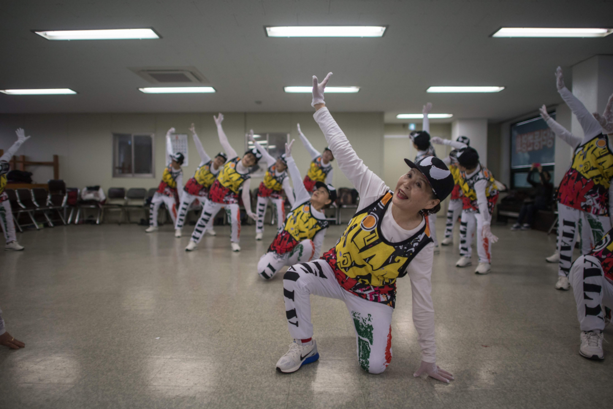    Ageing cheerleaders offer glimpse of world's longest-living women