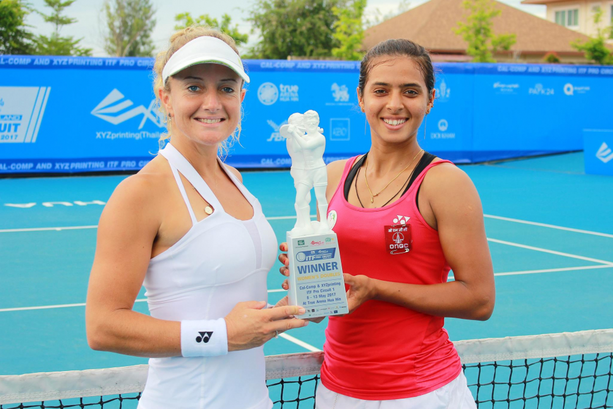 Peangtarn survives scare to enter final