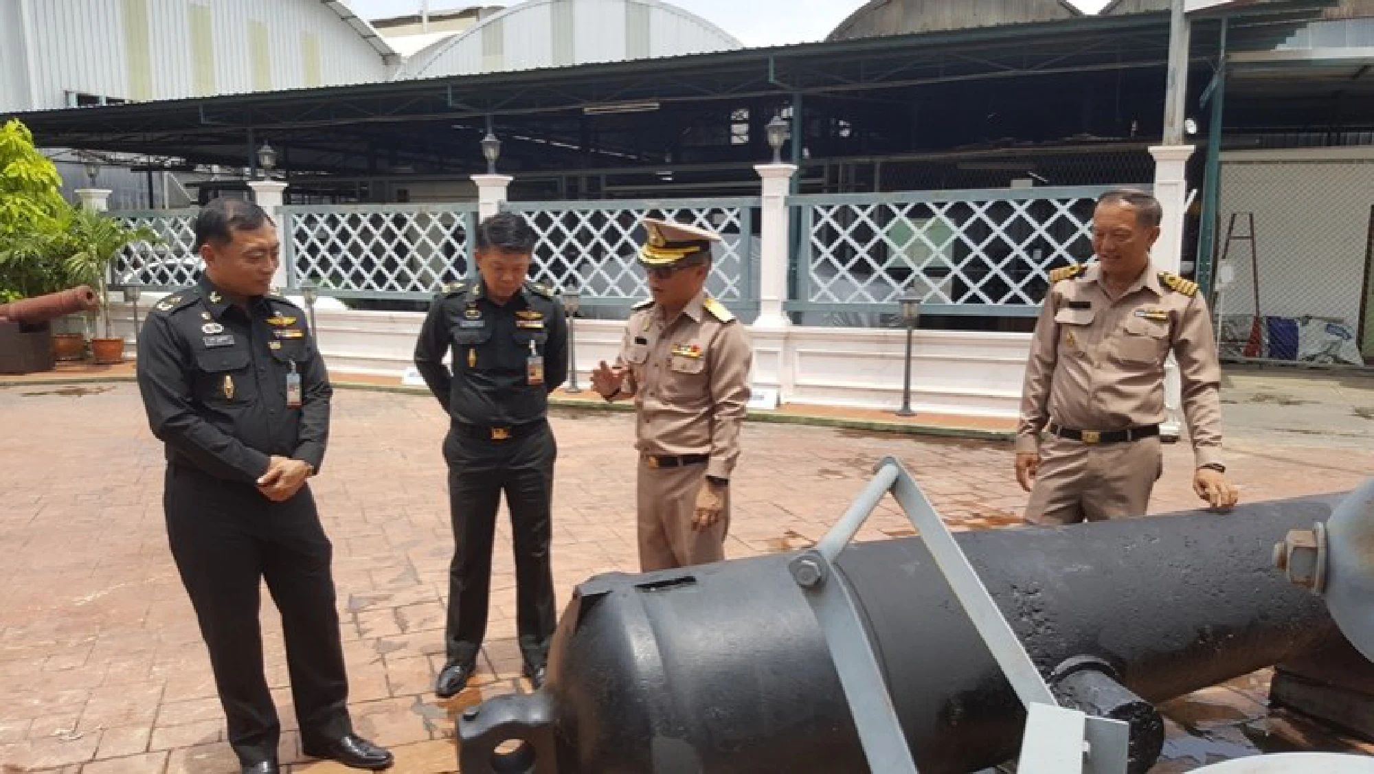 Navy allowed to keep, exhibit 12 old cannons