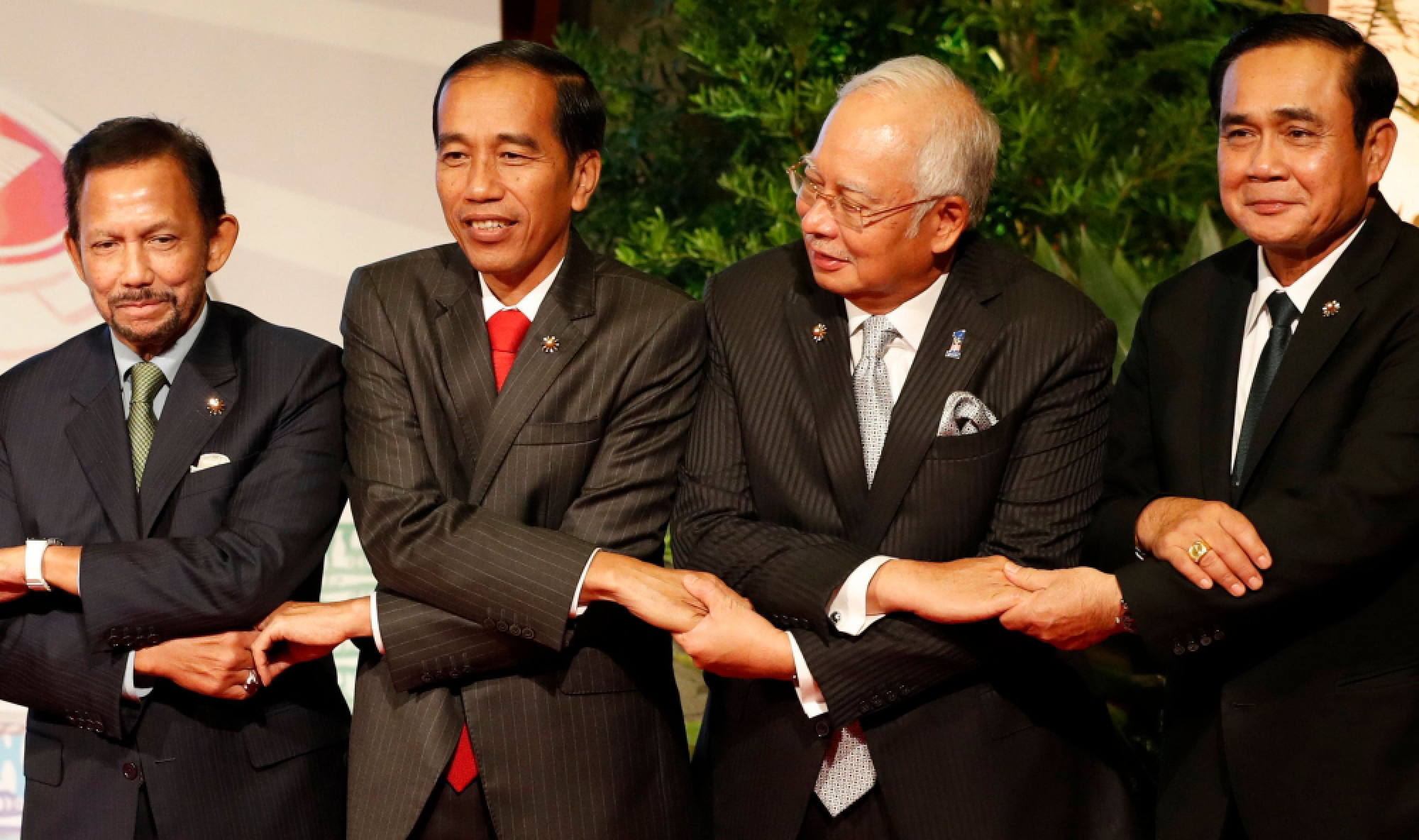 Suu Kyi faces tepid UN criticism over Rohingya at summit