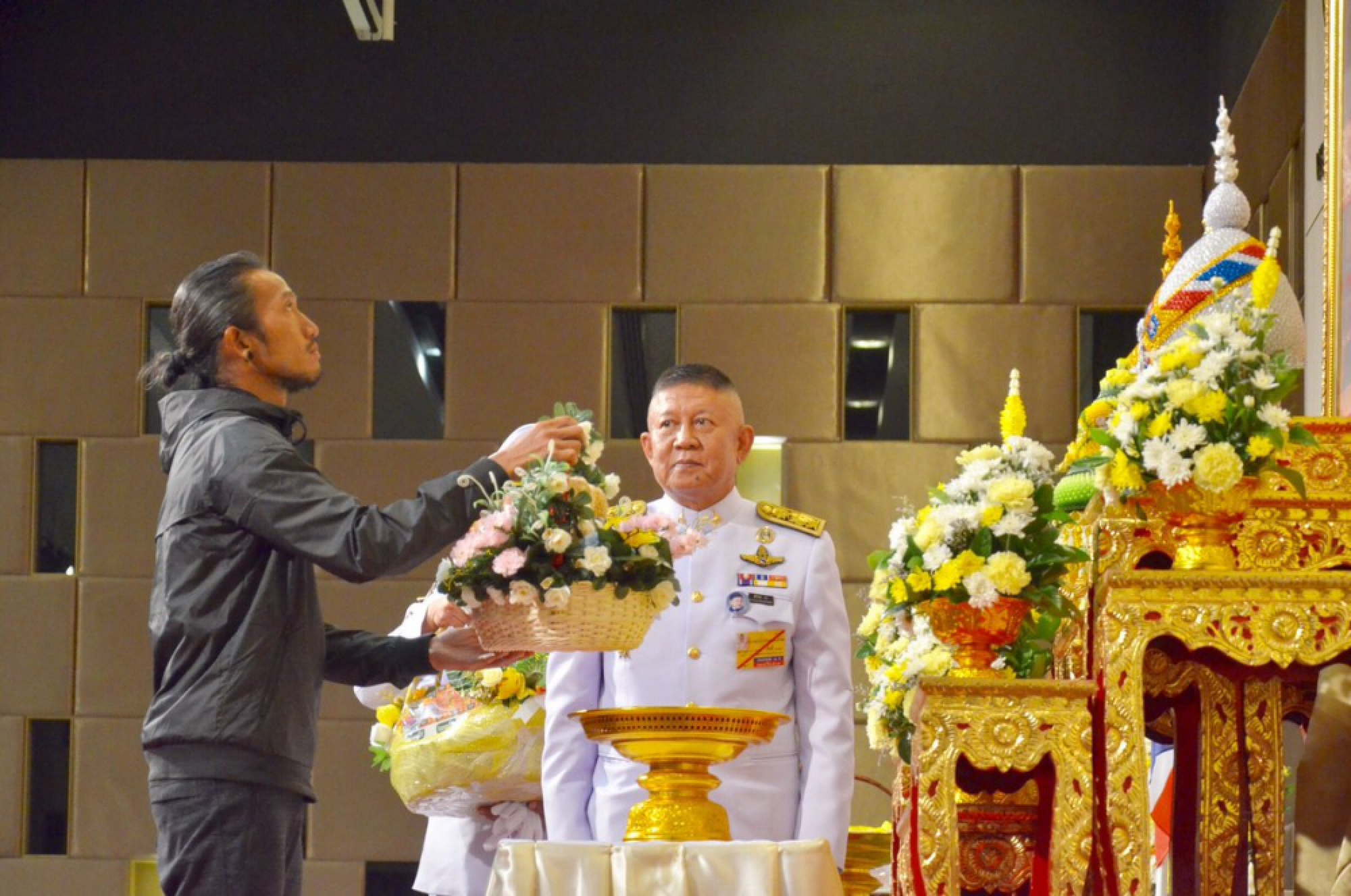 His Majesty grants flowers, energy drinks, sweets to Toon