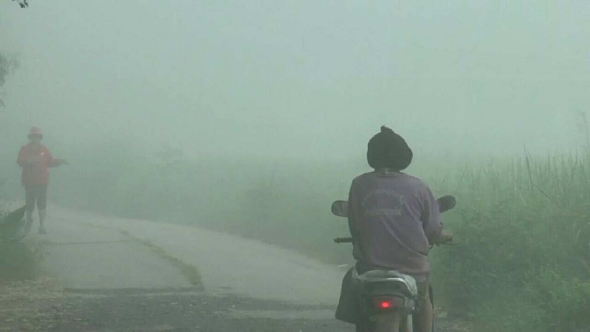 Poor visibility as fog covers Phayao