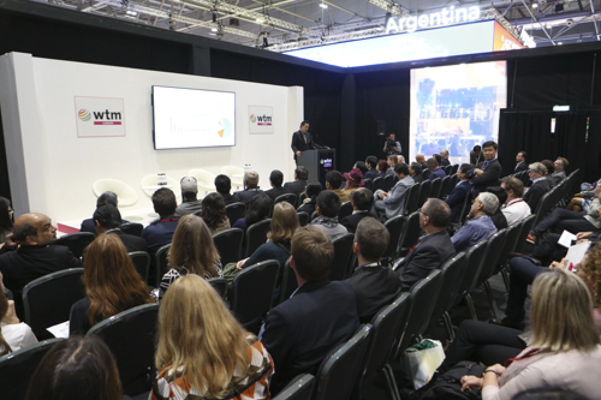 ‘Kong’ director sings Vietnam’s praises