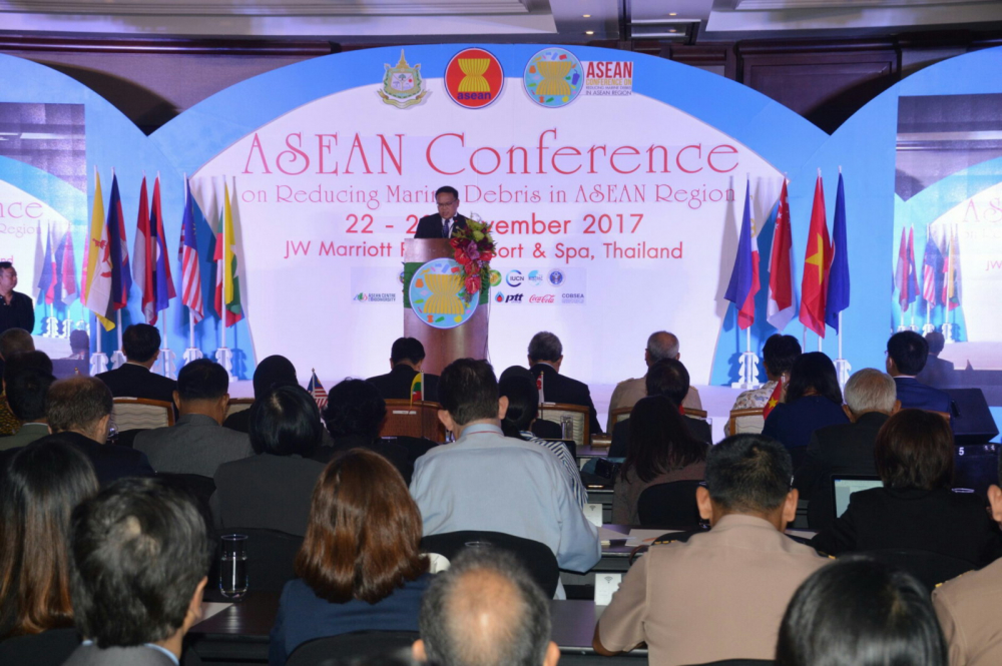 Govt is tackling waste problem, says Surasak