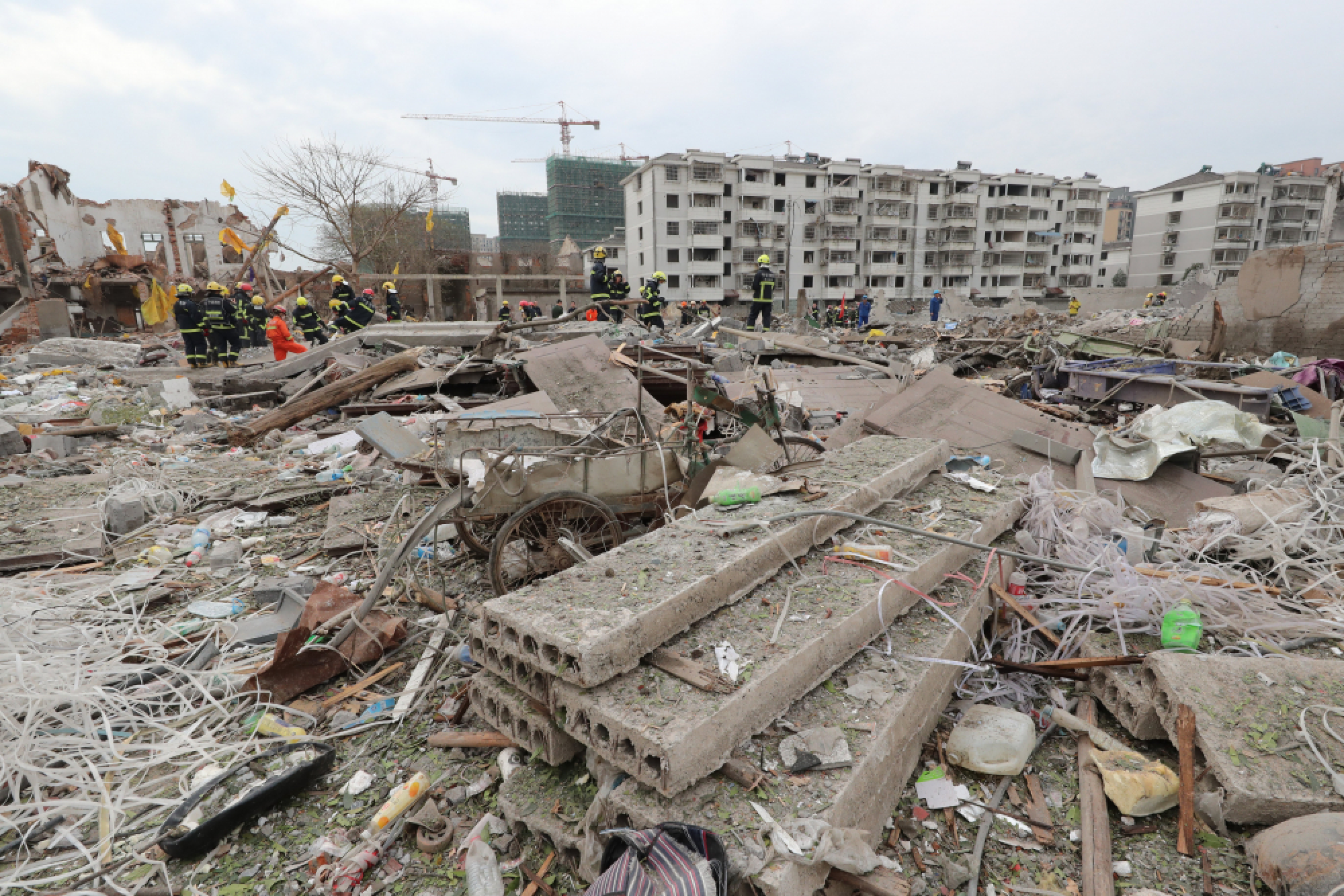 Blast rocks Chinese port city, two dead