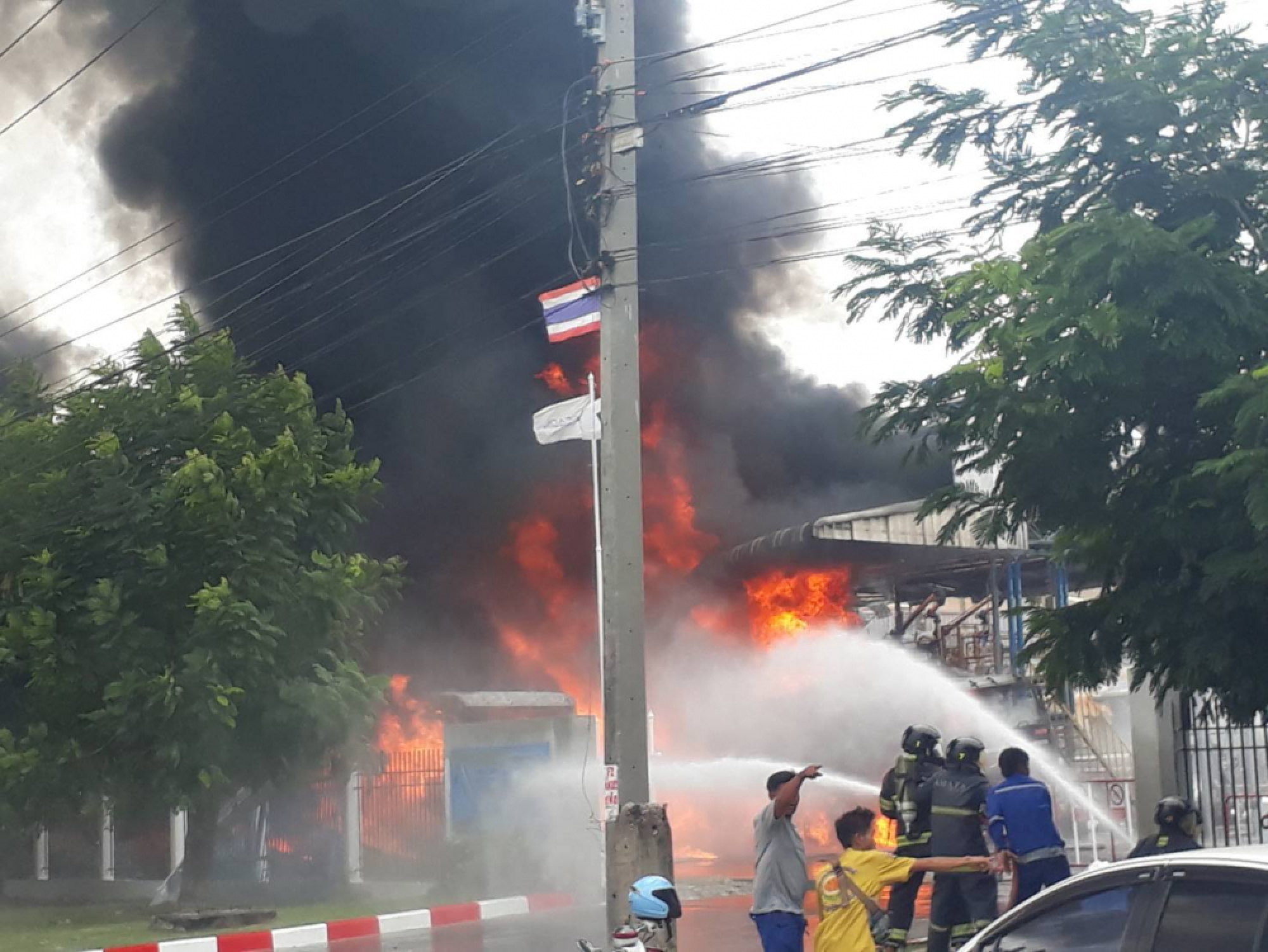 Three injured in oil tanker explosion in Chon Buri