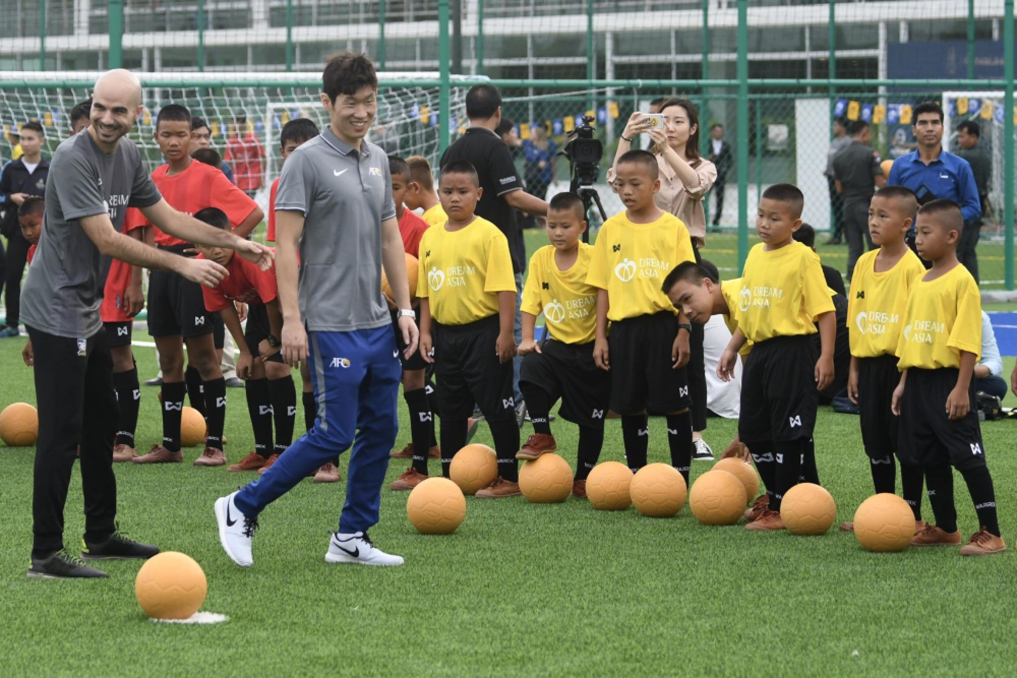 FIFA boss, ex-Man Utd stars in Bangkok
