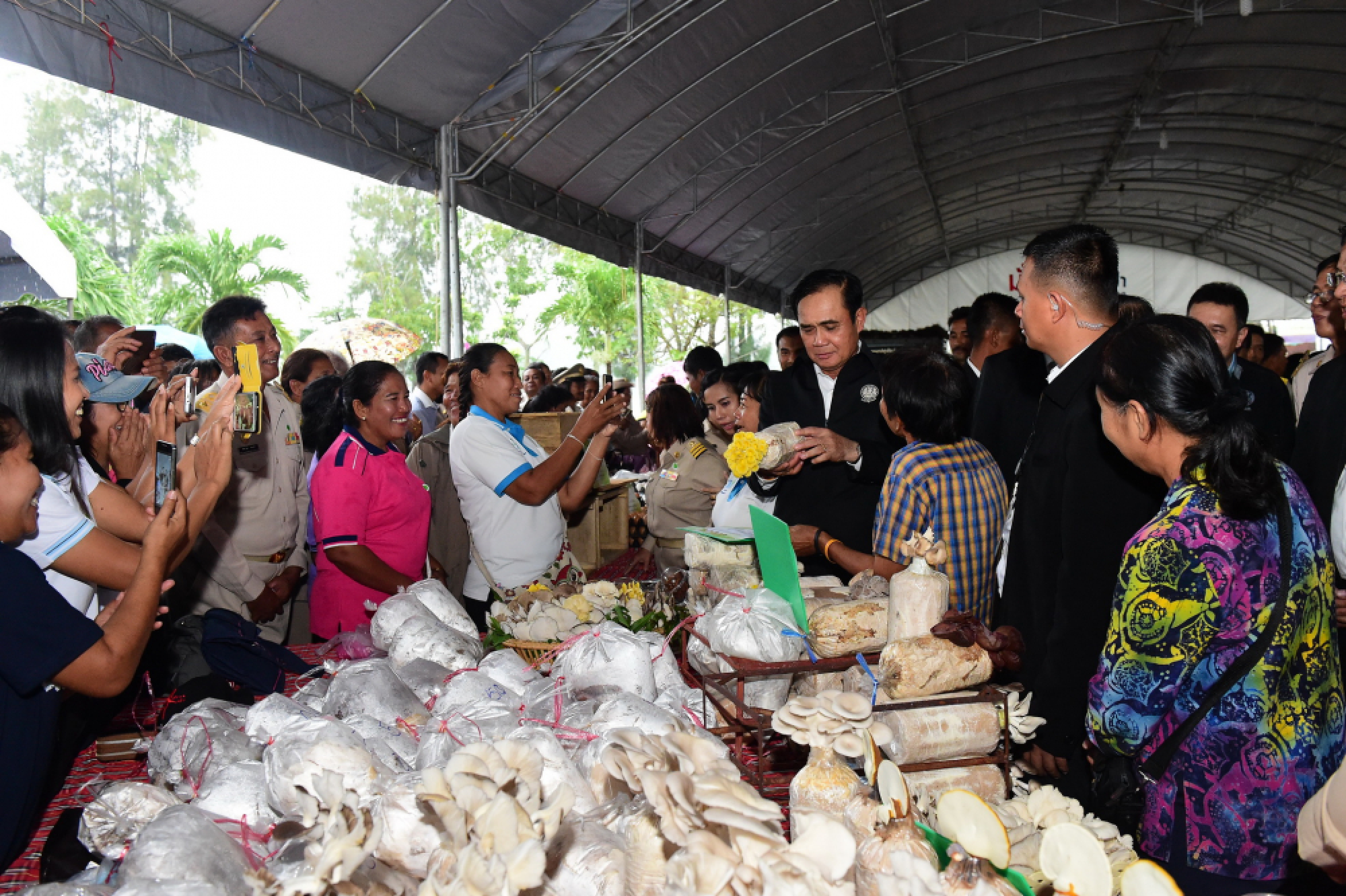 PM in South  in bid to help tackle floods