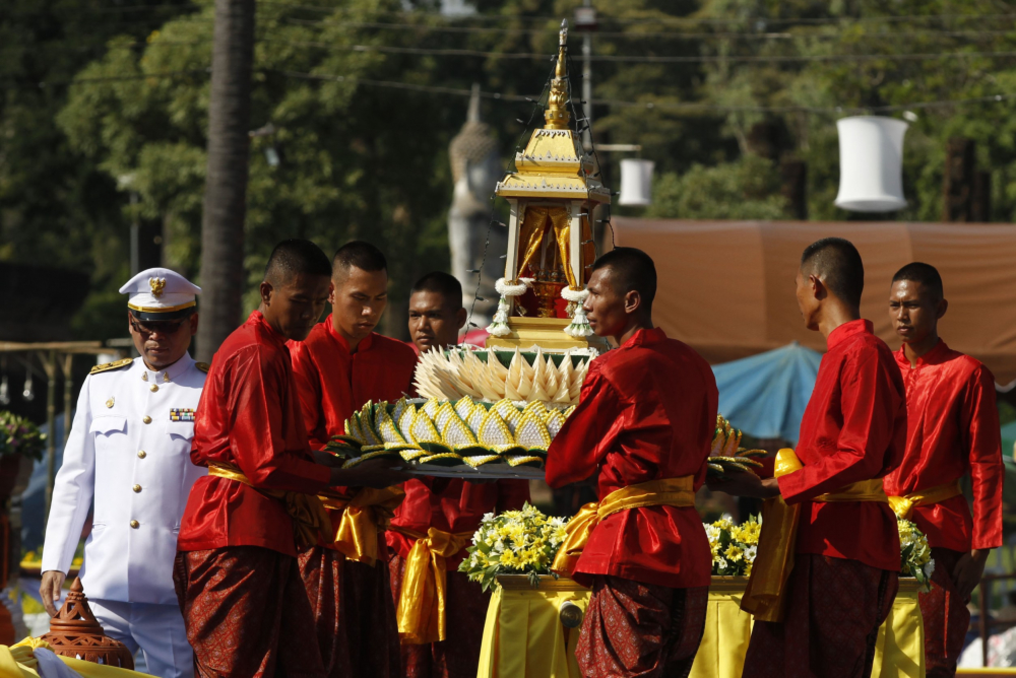 Loy Krathong Festival lights up the sky and waterways across the nation
