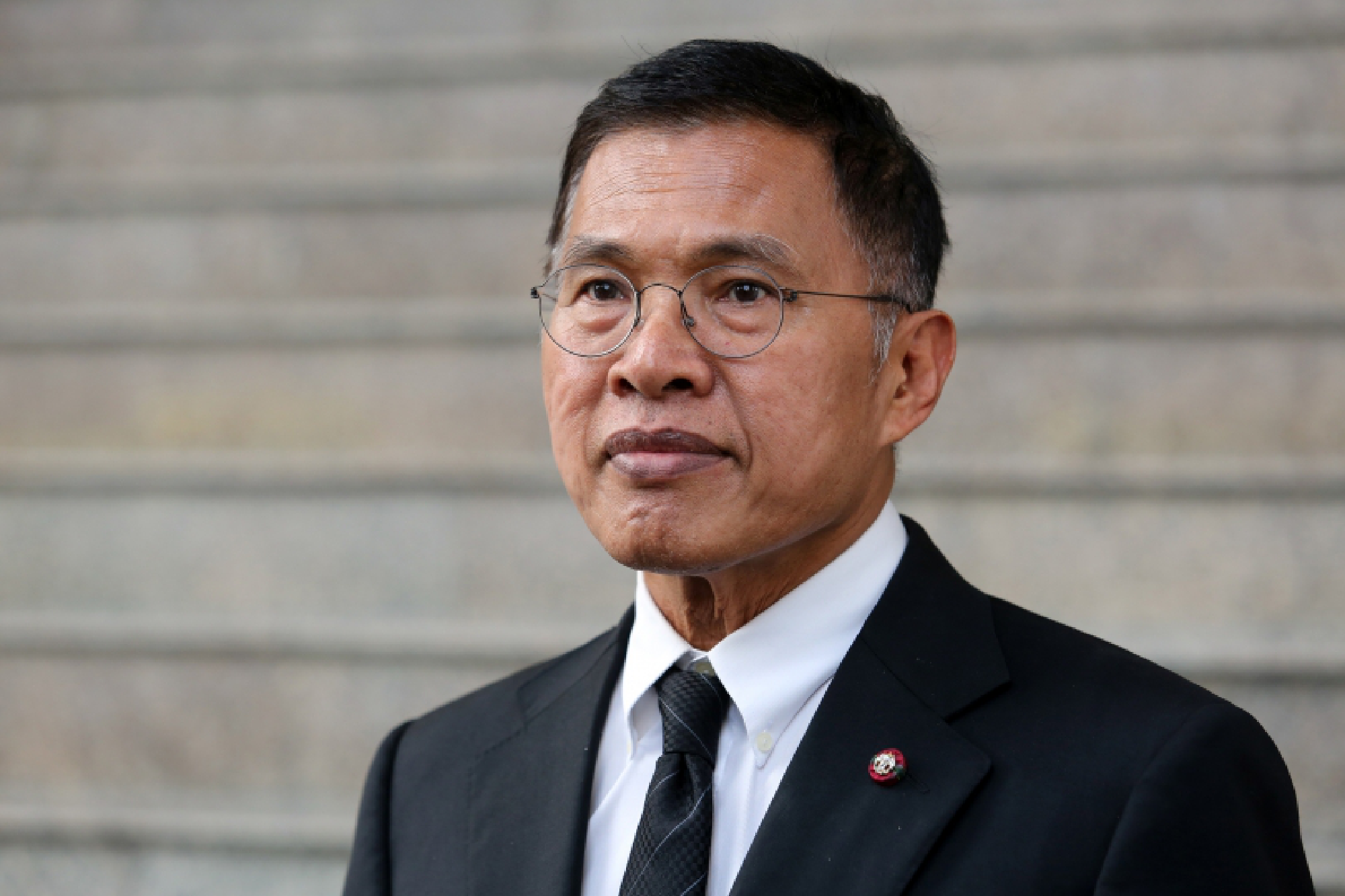 PM slammed for six questions