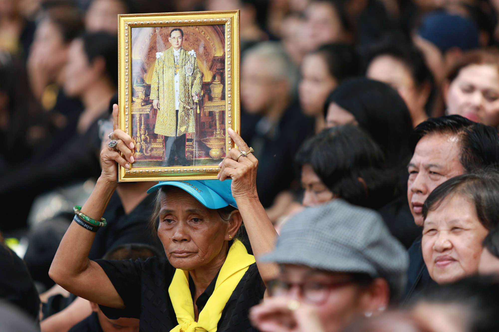 Royal Cremation parade participants advised on proper attire