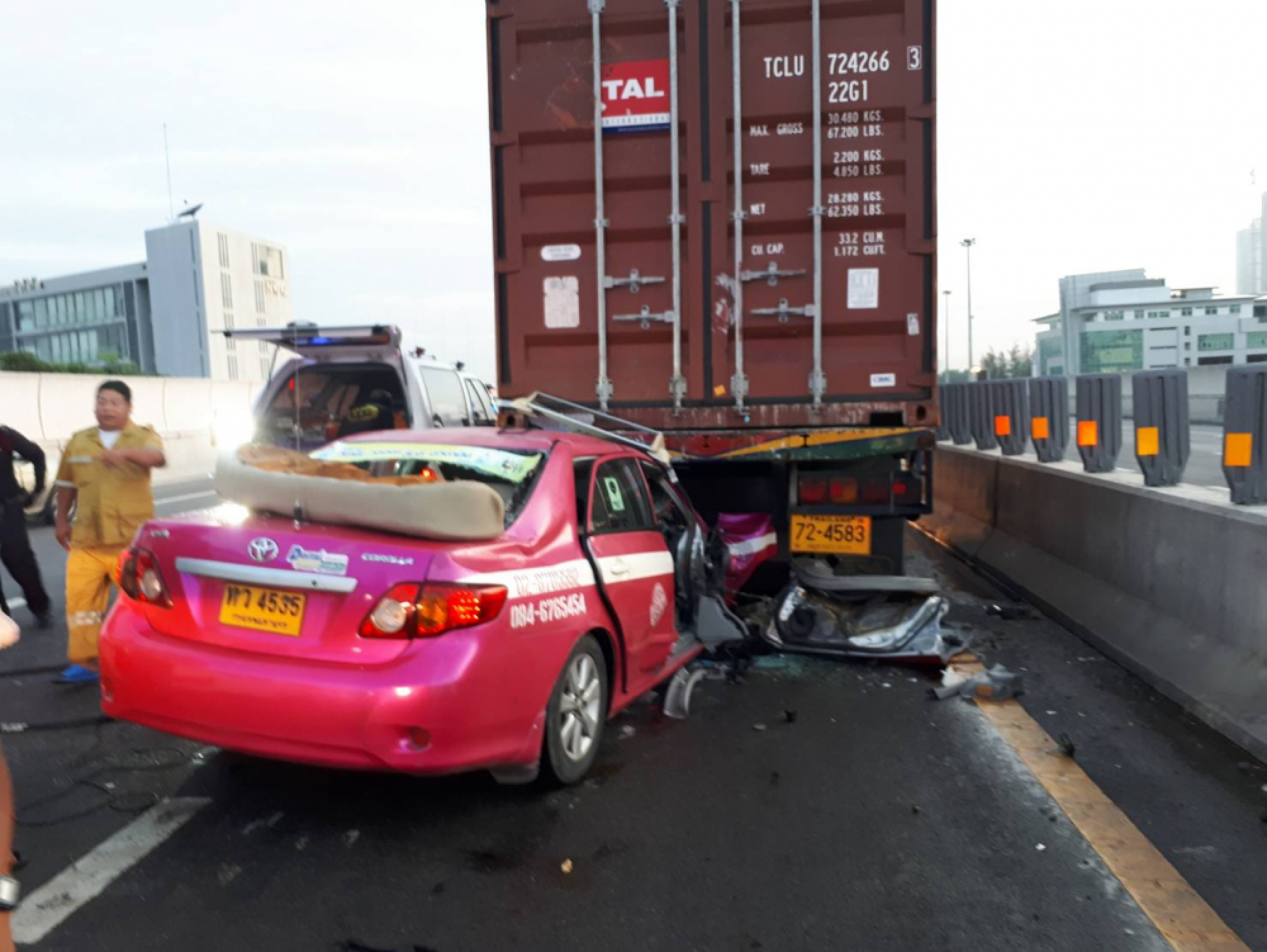 Taxi driver killed, passenger injured in crash on Bangkok bridge