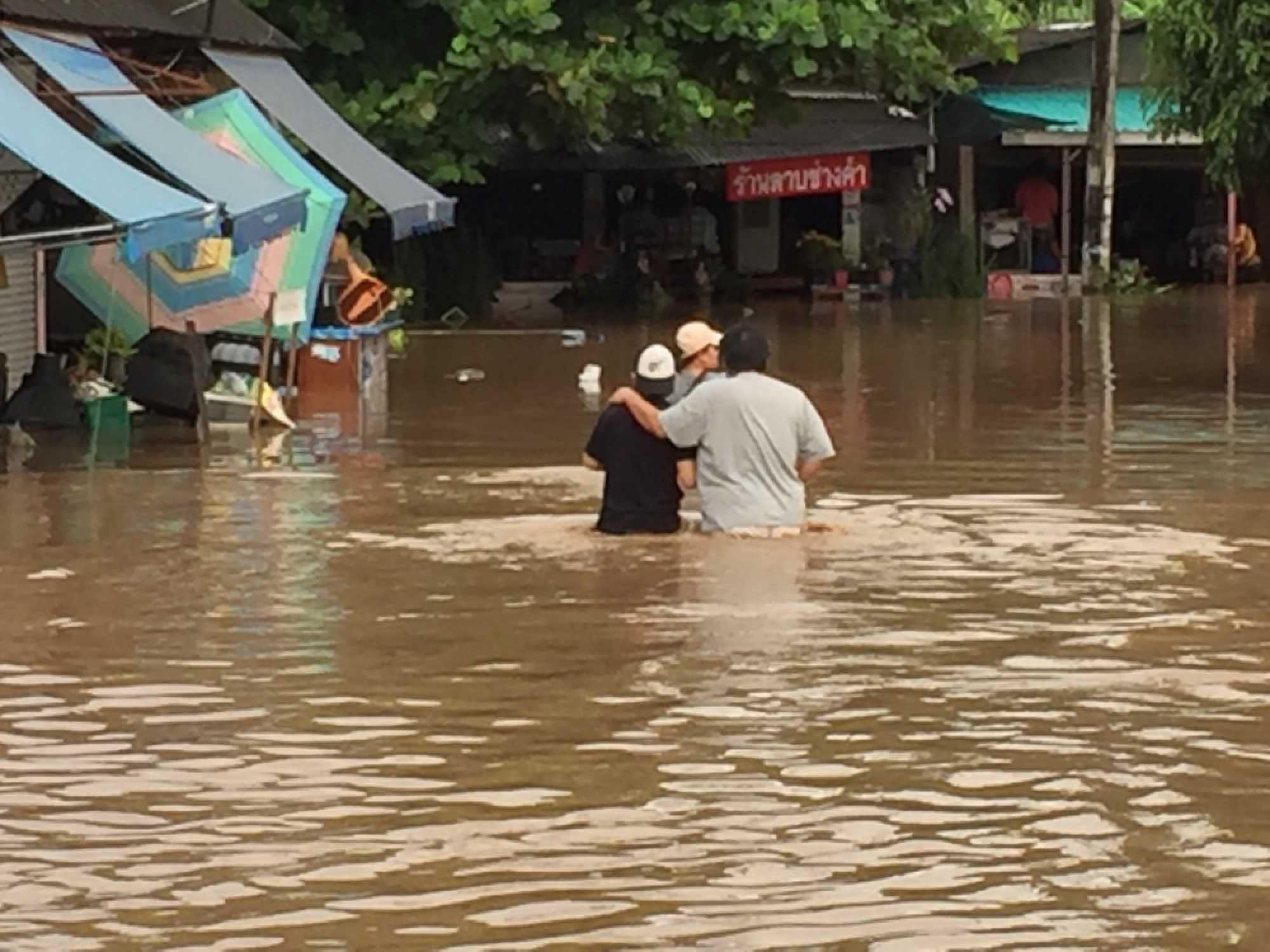 Flash floods send Chiang Mai tourists and residents running