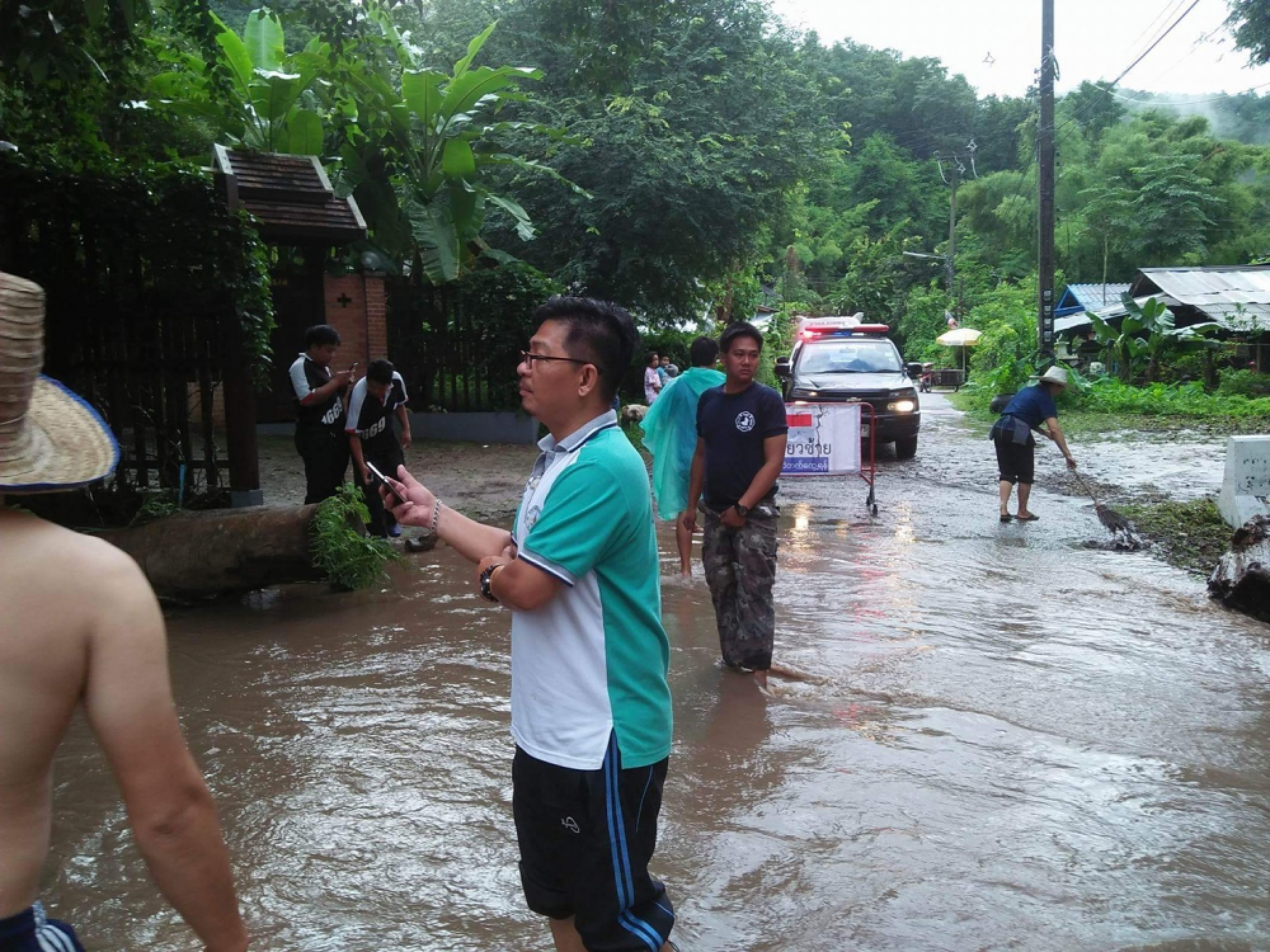 Landslides, fallen trees block Chiang Mai roads