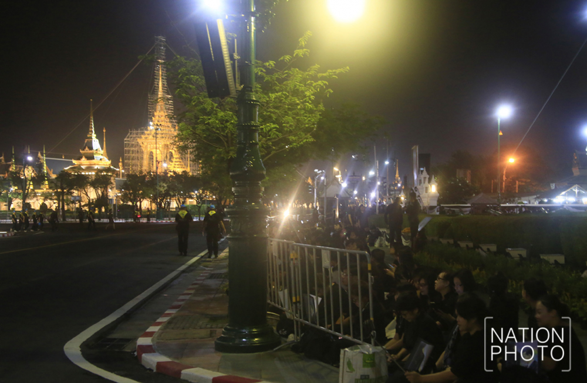 Thousands turn up for royal procession rehearsal