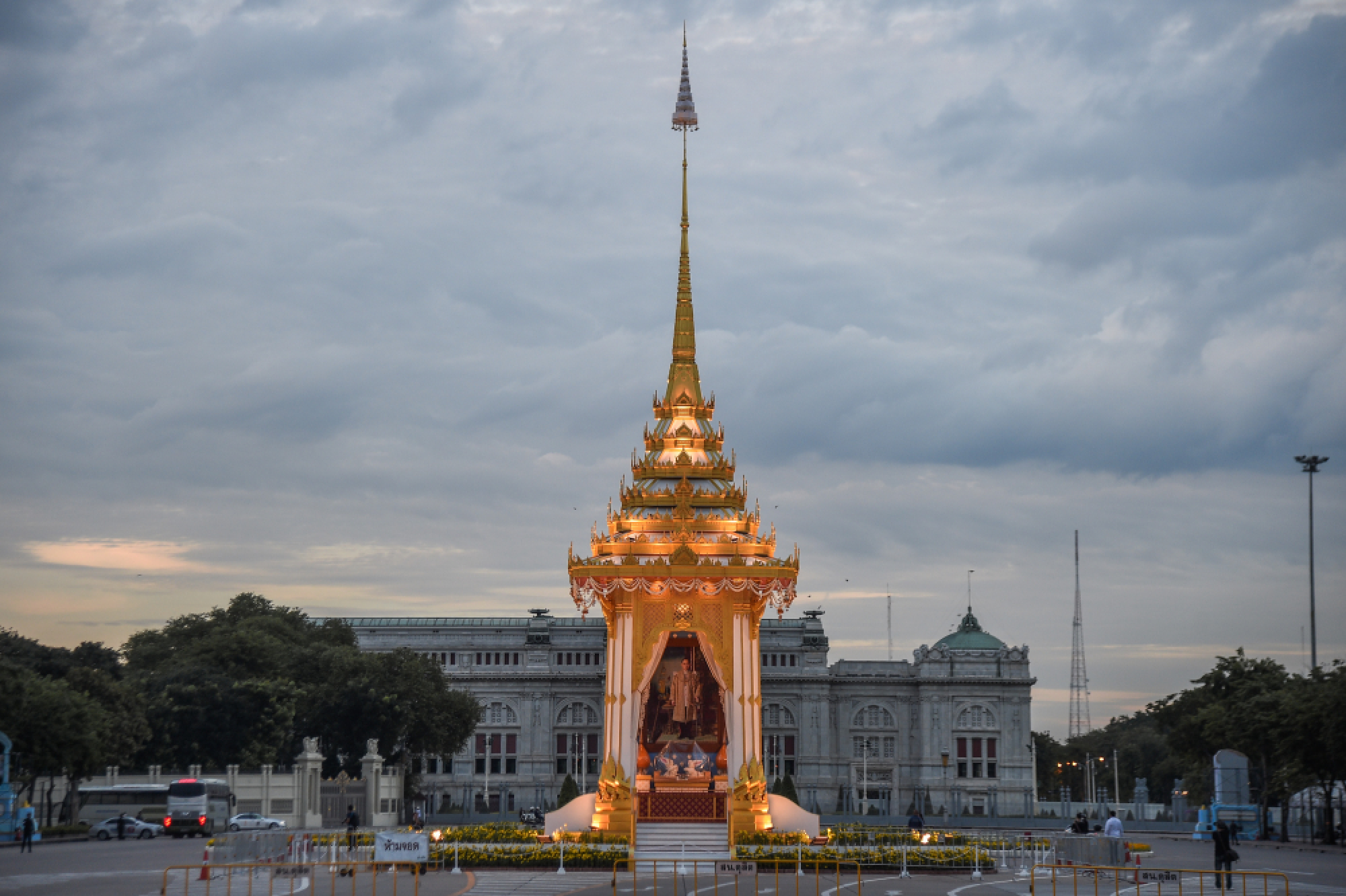Replicas of Royal Crematorium ready for final public tribute to late King