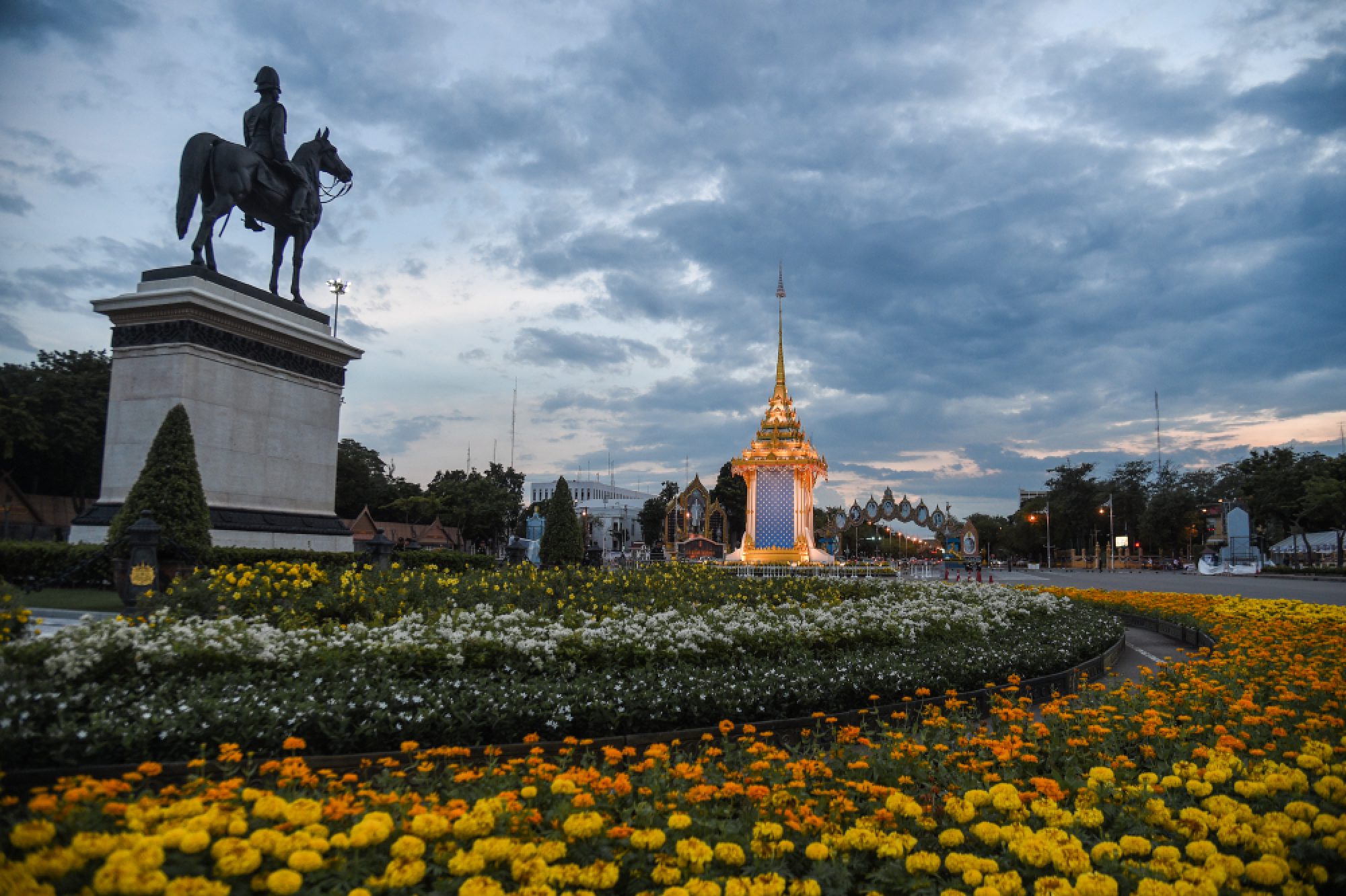 Replicas of Royal Crematorium ready for final public tribute to late King