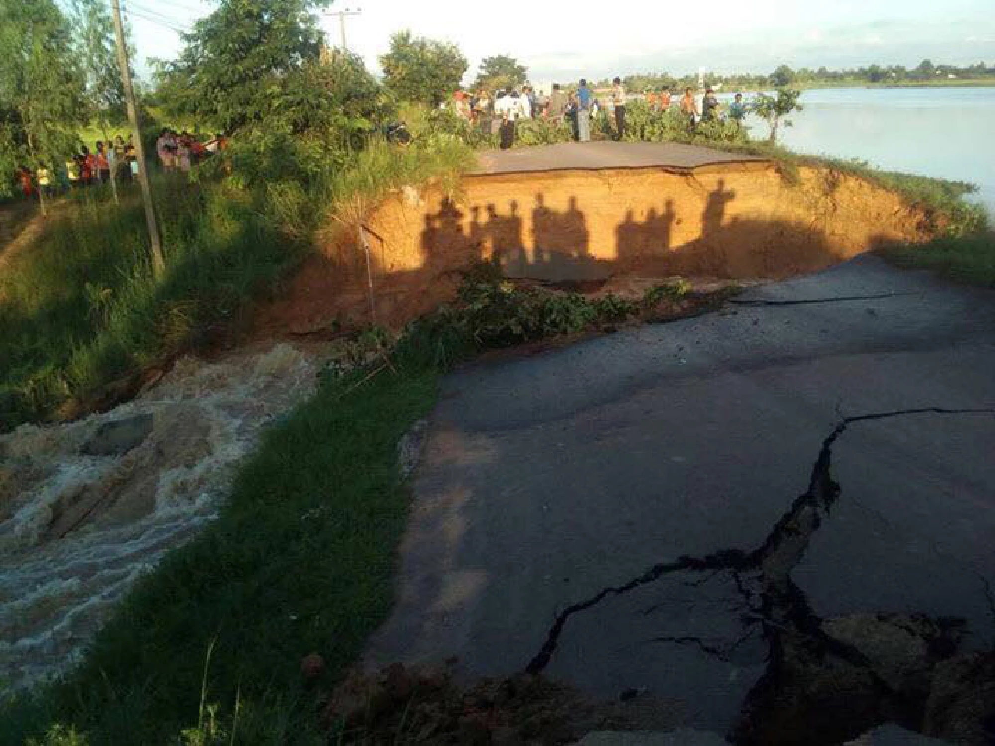 Victims of floods can sue, say academics