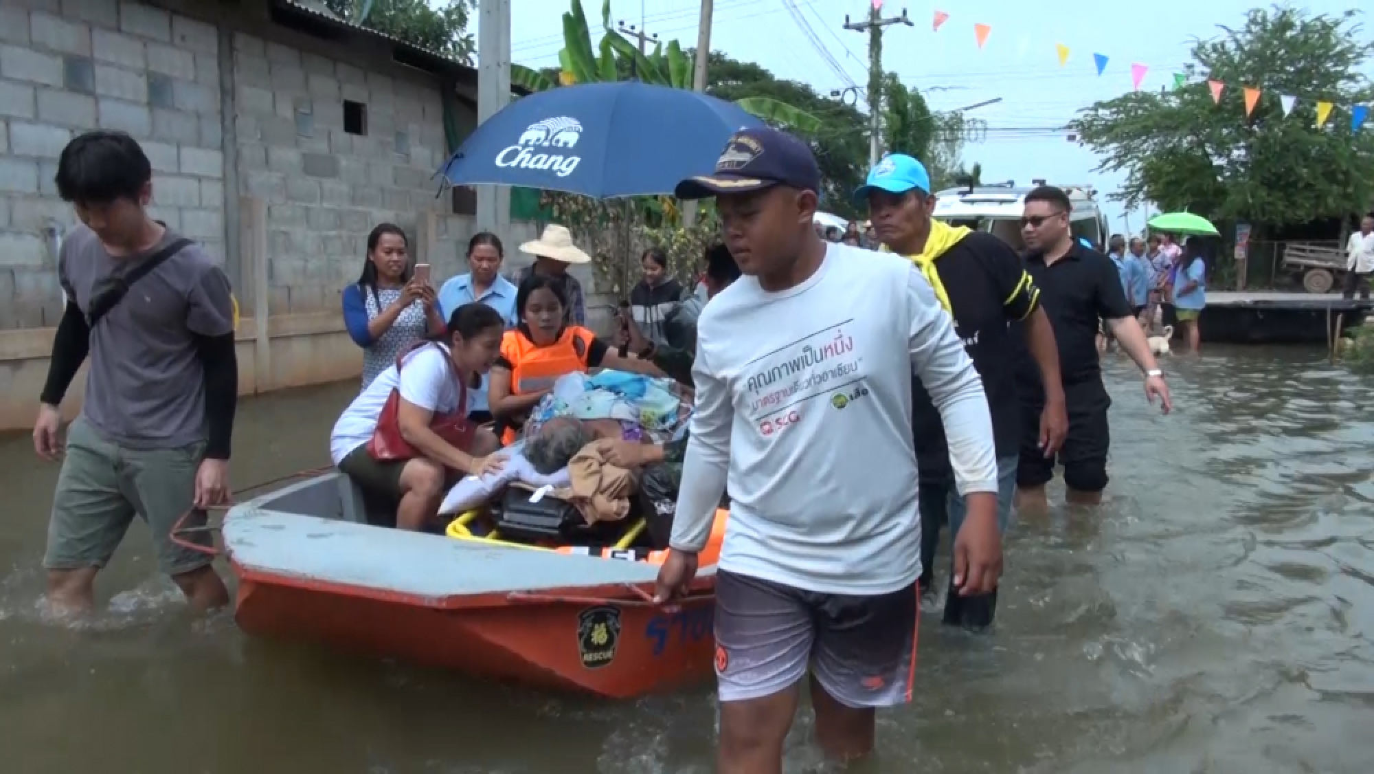 Prayut warns some areas must be sacrificed to floods