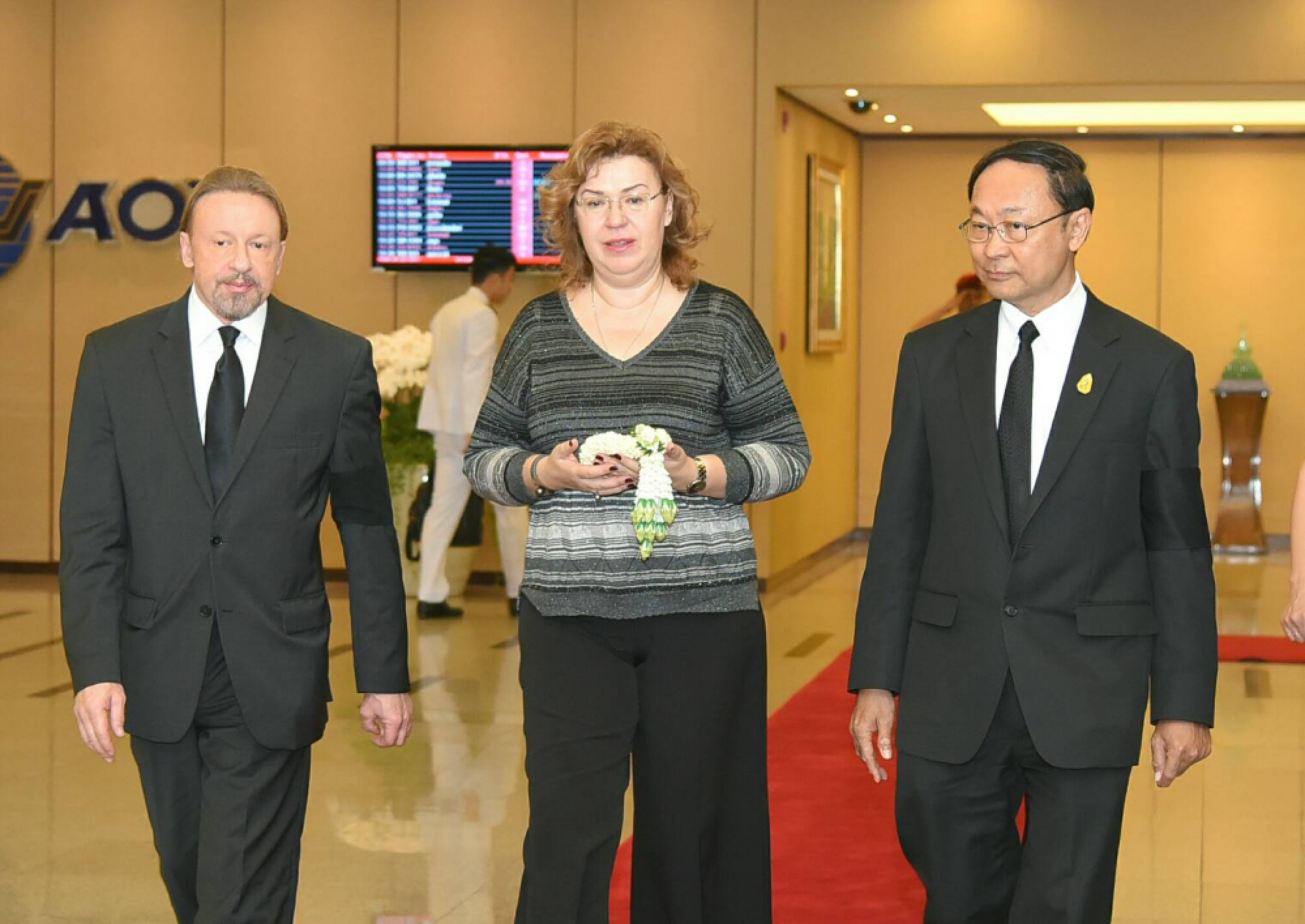 Foreign guests arrive for Royal Cremation