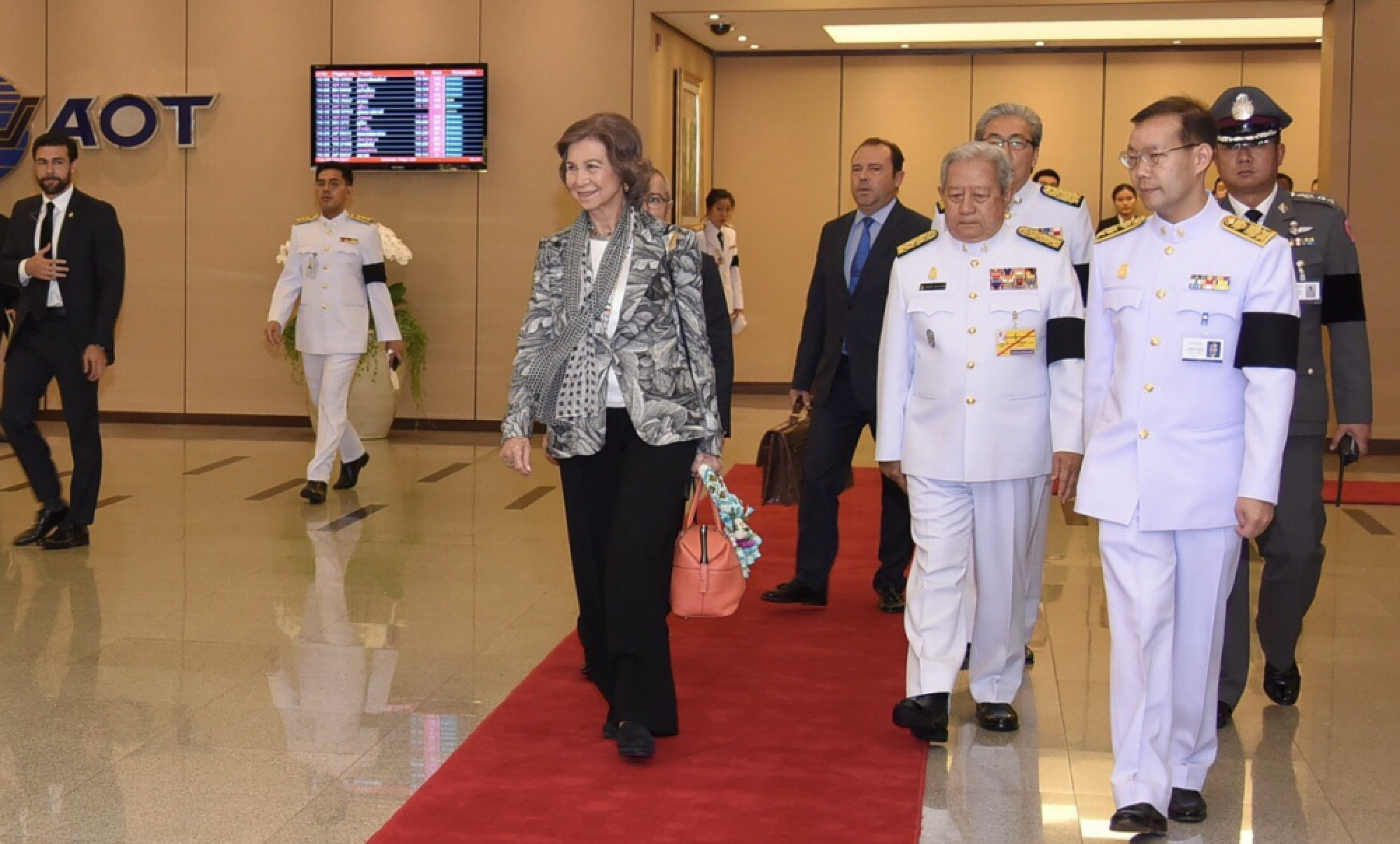Foreign guests arrive for Royal Cremation
