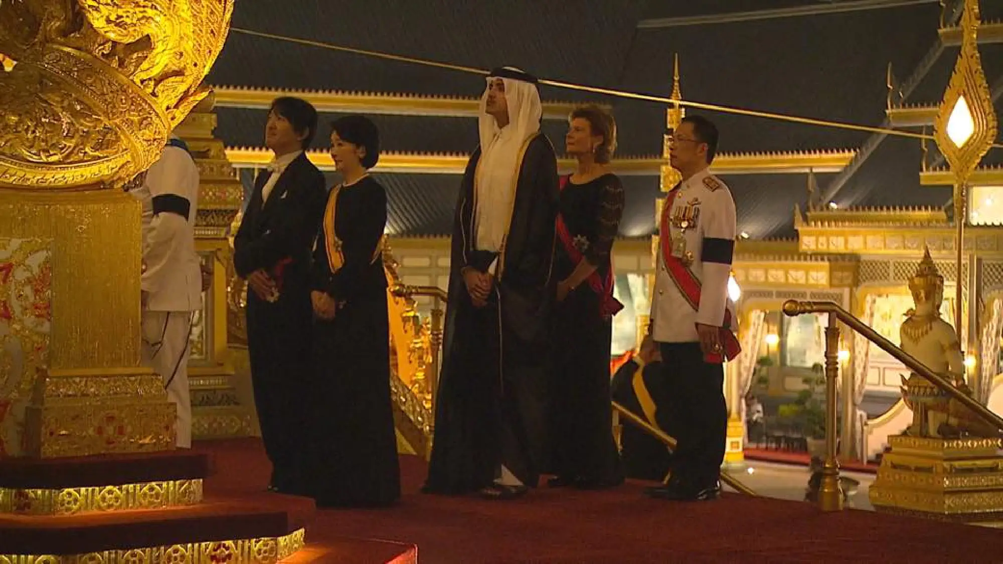 The sixth Royal procession takes the Royal Ashes to Wat Rajabopidh and Wat Bavoranives