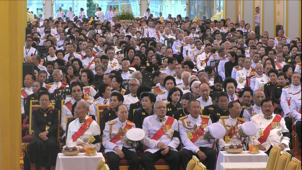 The sixth Royal procession takes the Royal Ashes to Wat Rajabopidh and Wat Bavoranives