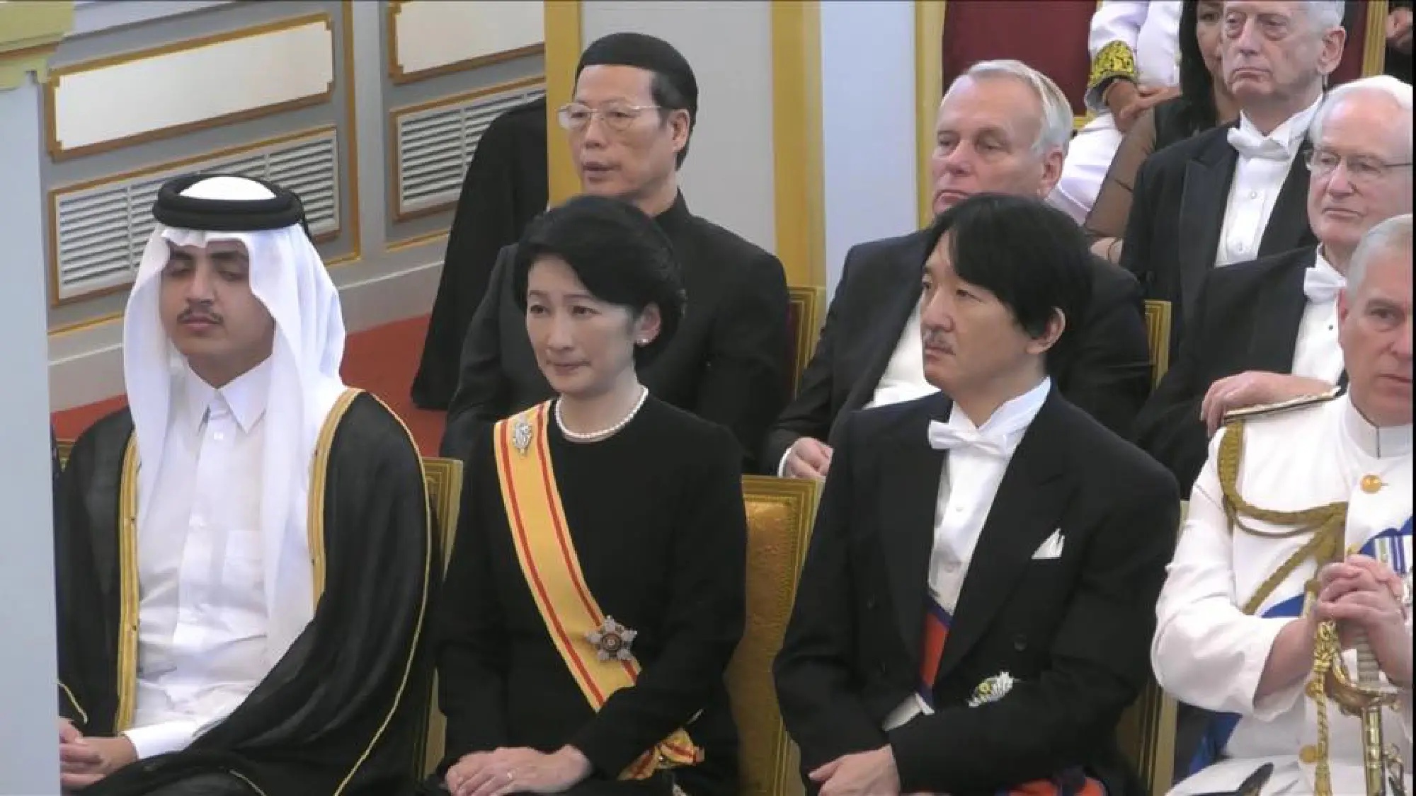 The sixth Royal procession takes the Royal Ashes to Wat Rajabopidh and Wat Bavoranives