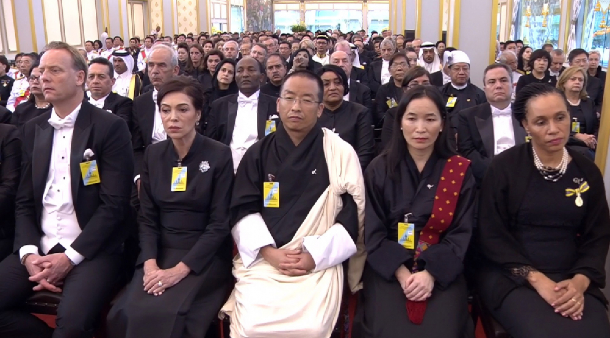 Foreign guests pay respects