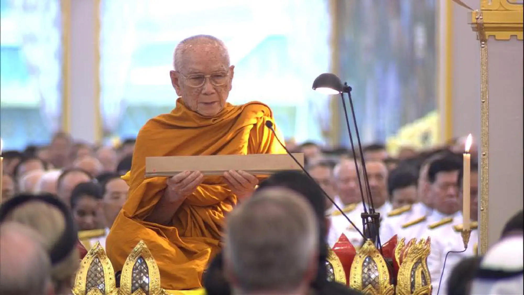 The sixth Royal procession takes the Royal Ashes to Wat Rajabopidh and Wat Bavoranives