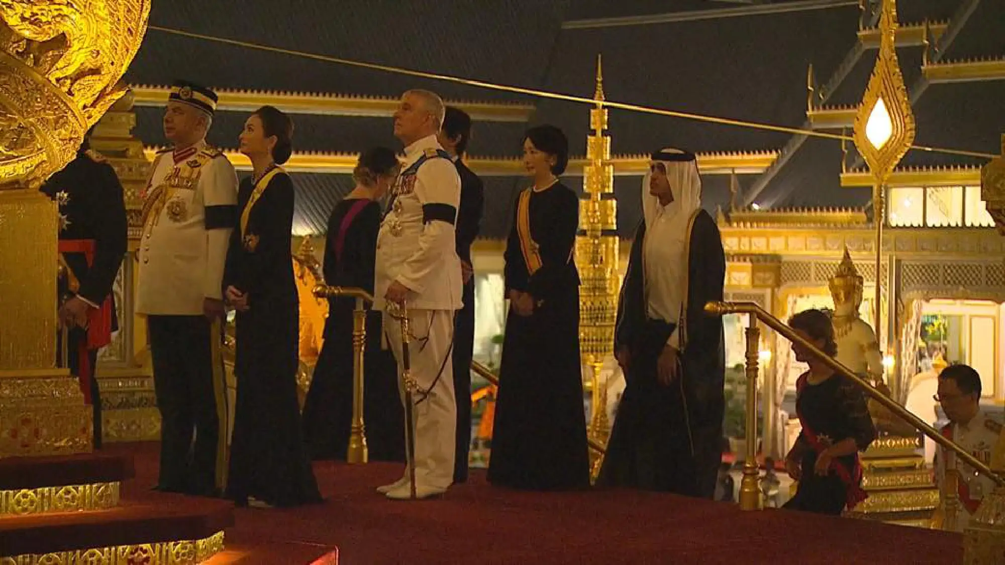 The sixth Royal procession takes the Royal Ashes to Wat Rajabopidh and Wat Bavoranives