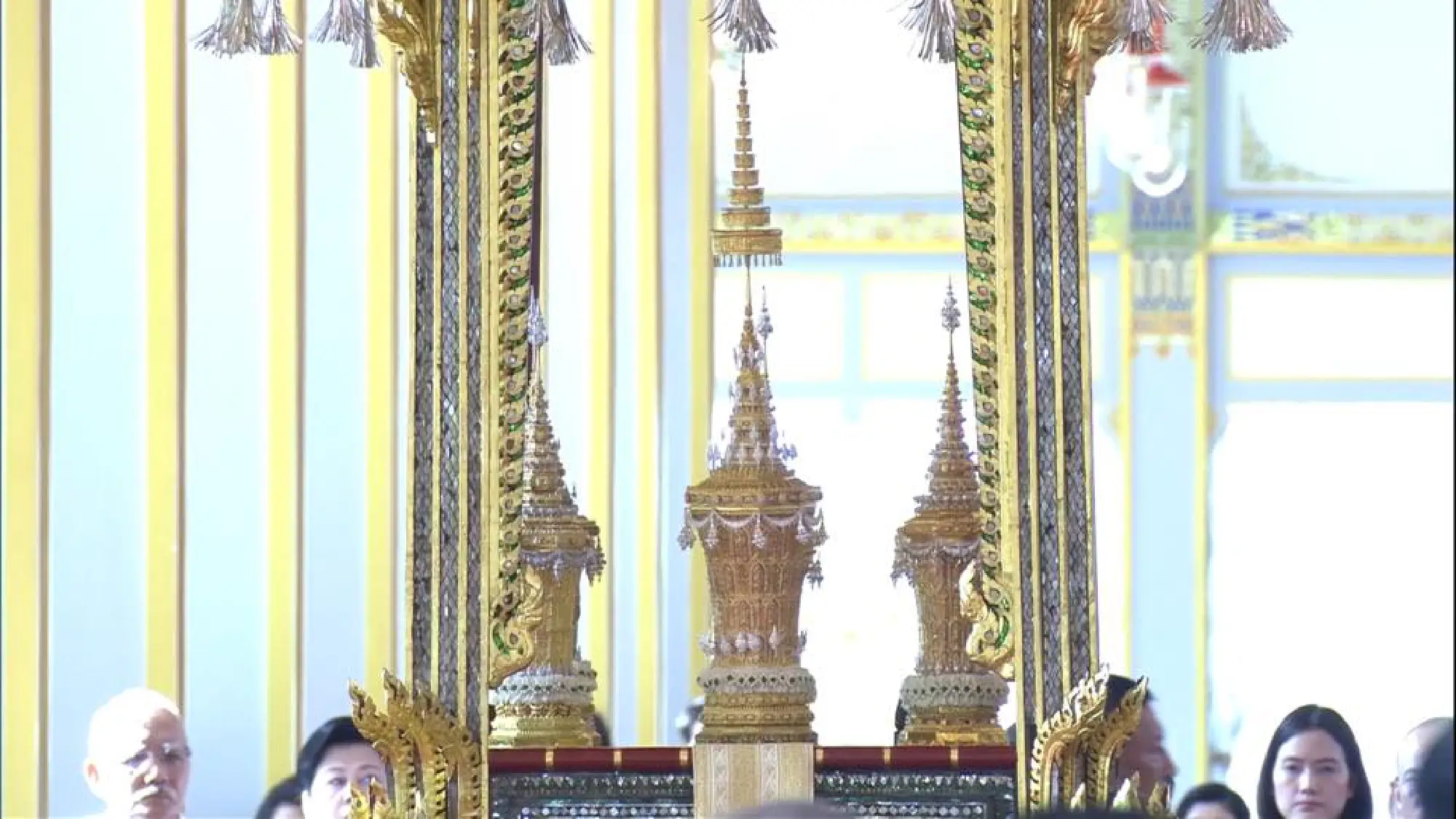 The sixth Royal procession takes the Royal Ashes to Wat Rajabopidh and Wat Bavoranives
