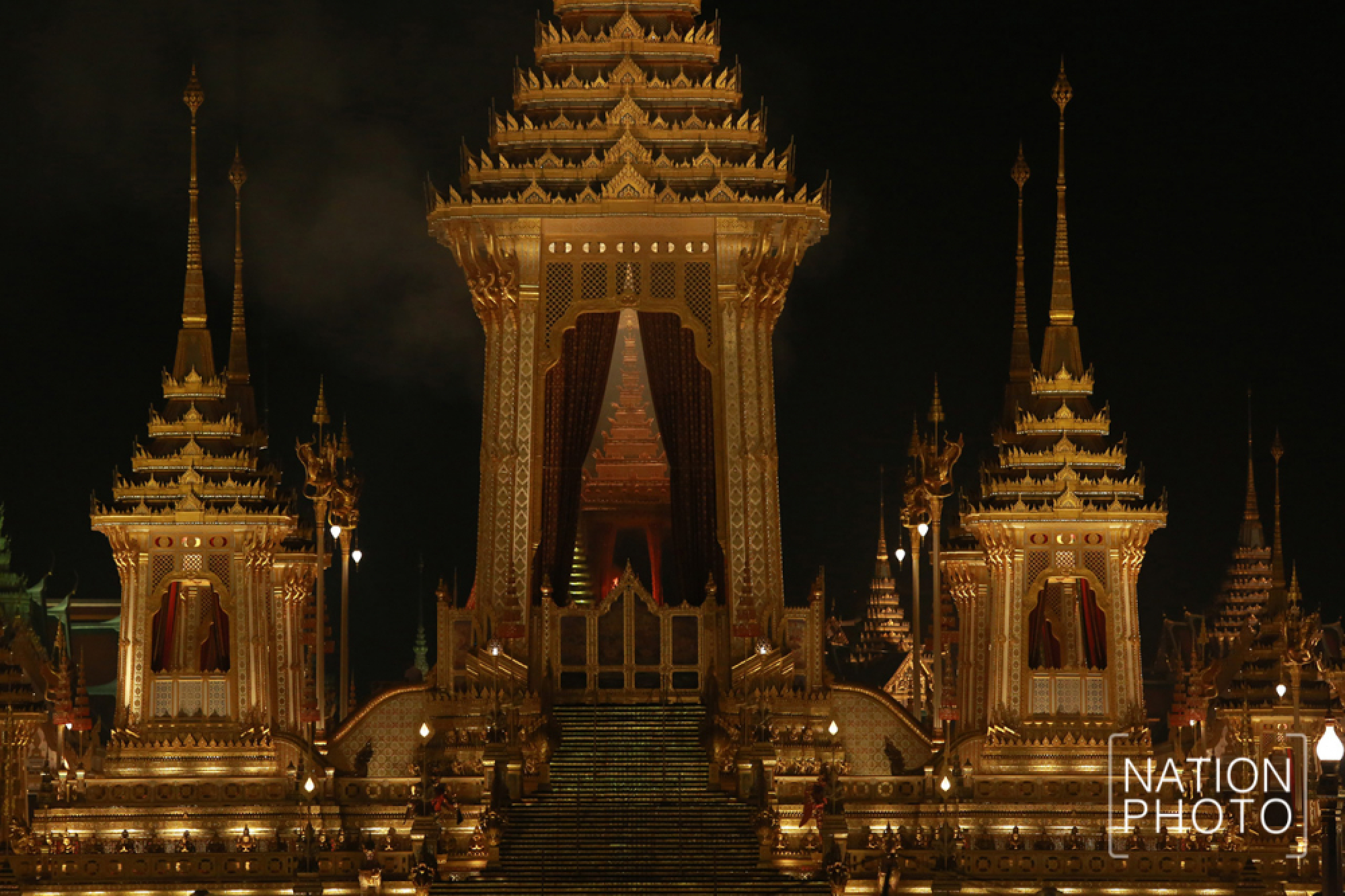 Mourners bid final farewell to beloved King Bhumibol at 11 pm