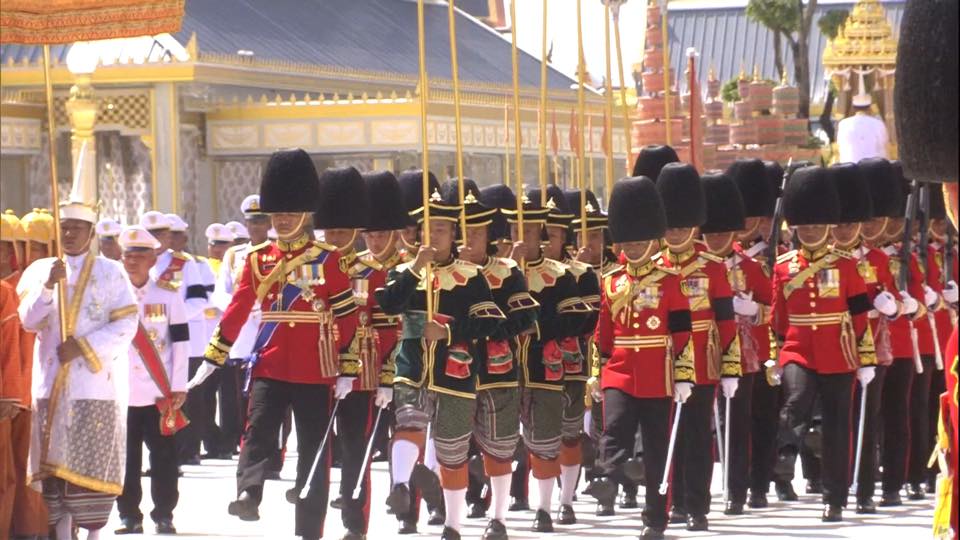 The sixth Royal procession takes the Royal Ashes to Wat Rajabopidh and Wat Bavoranives