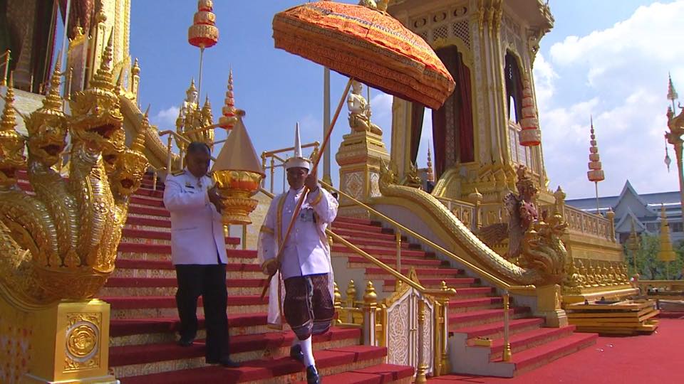 The sixth Royal procession takes the Royal Ashes to Wat Rajabopidh and Wat Bavoranives