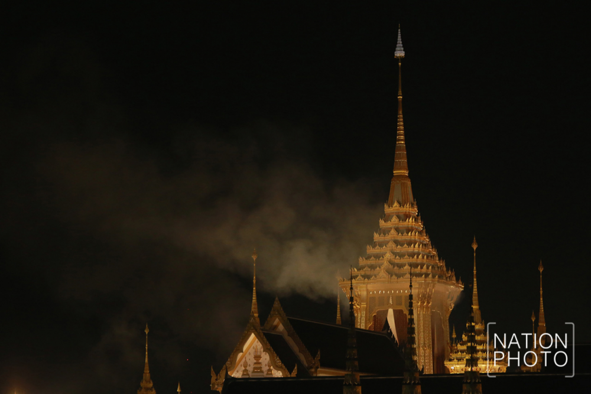 Mourners bid final farewell to beloved King Bhumibol at 11 pm