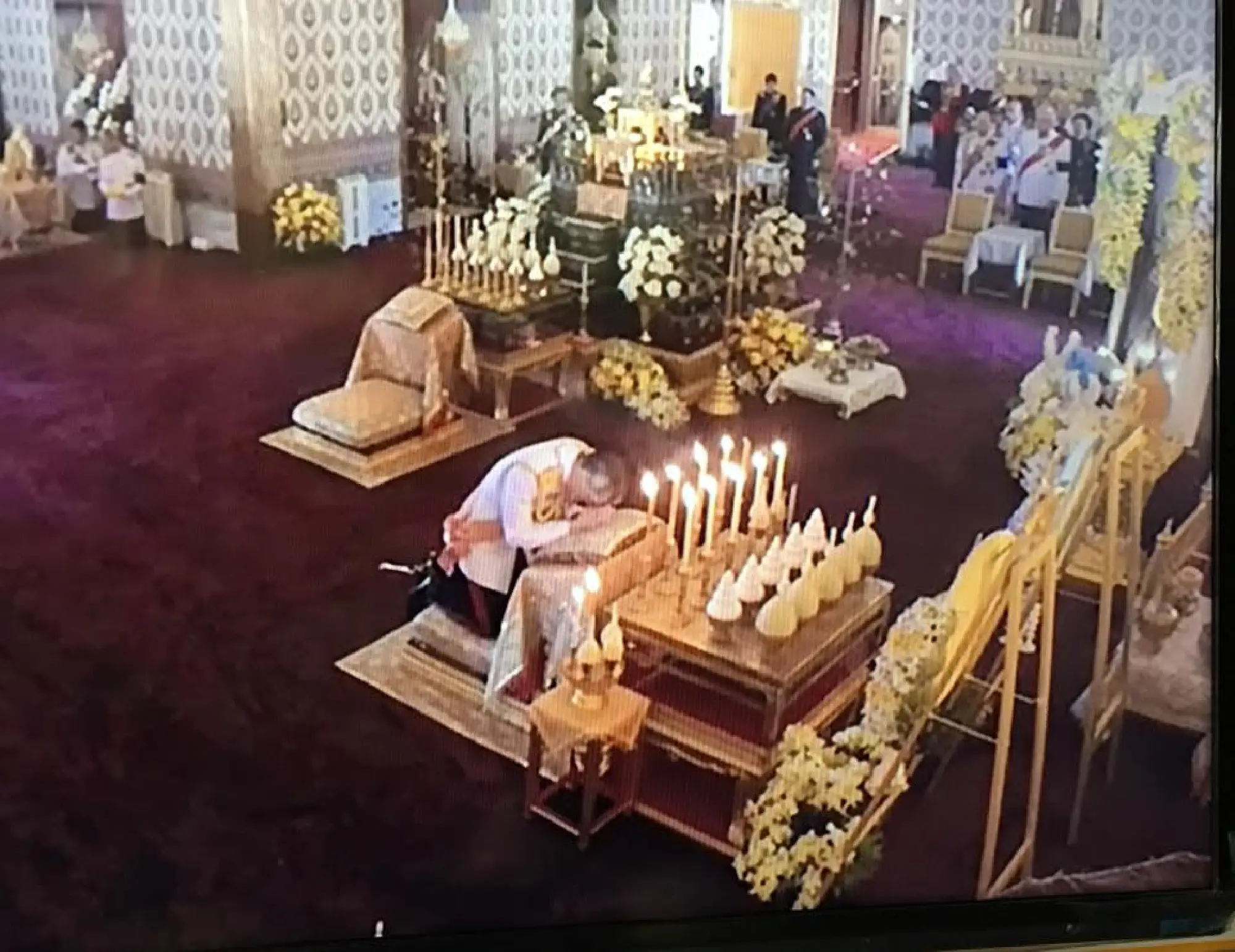 The sixth Royal procession takes the Royal Ashes to Wat Rajabopidh and Wat Bavoranives