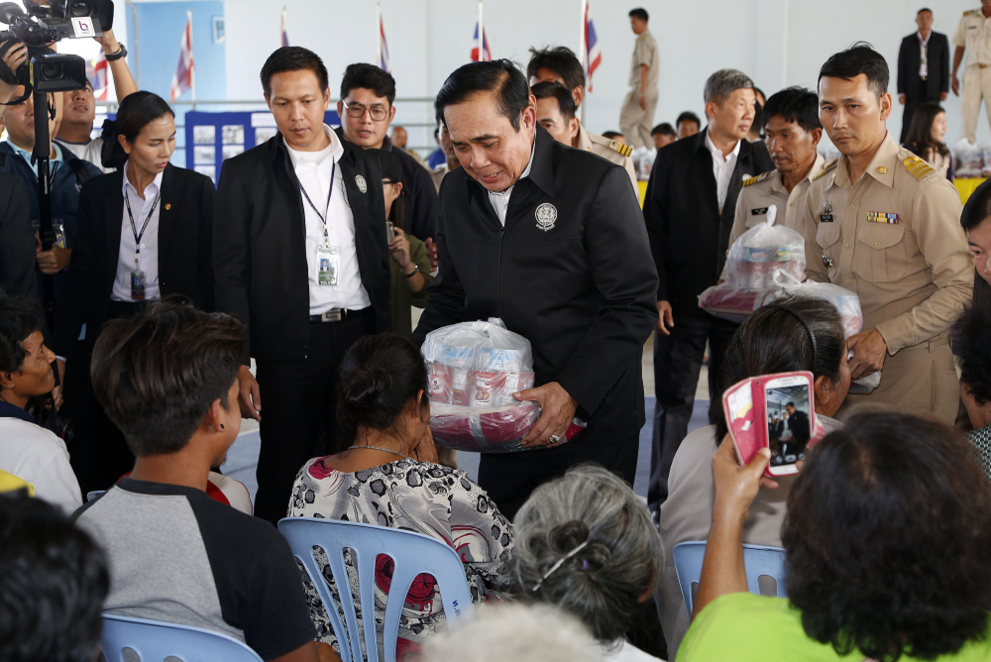 PM thanks flood victims