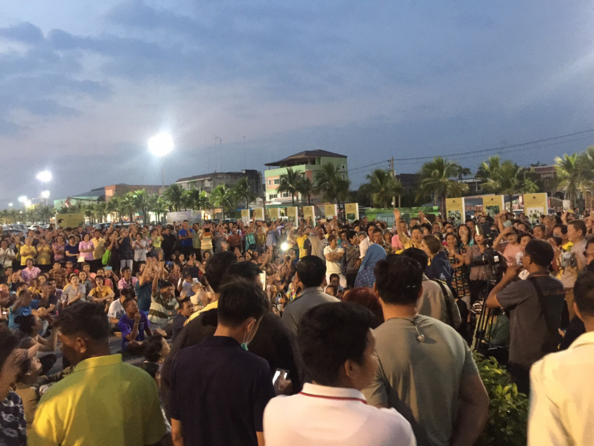 Anupong warns Chon Buri residents over funeral protest