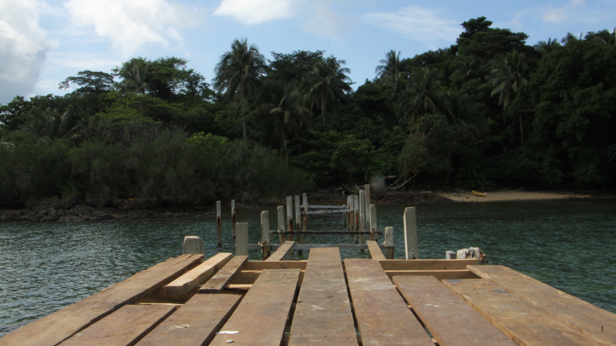 Officials raid pier project owned by Trat PAO chief