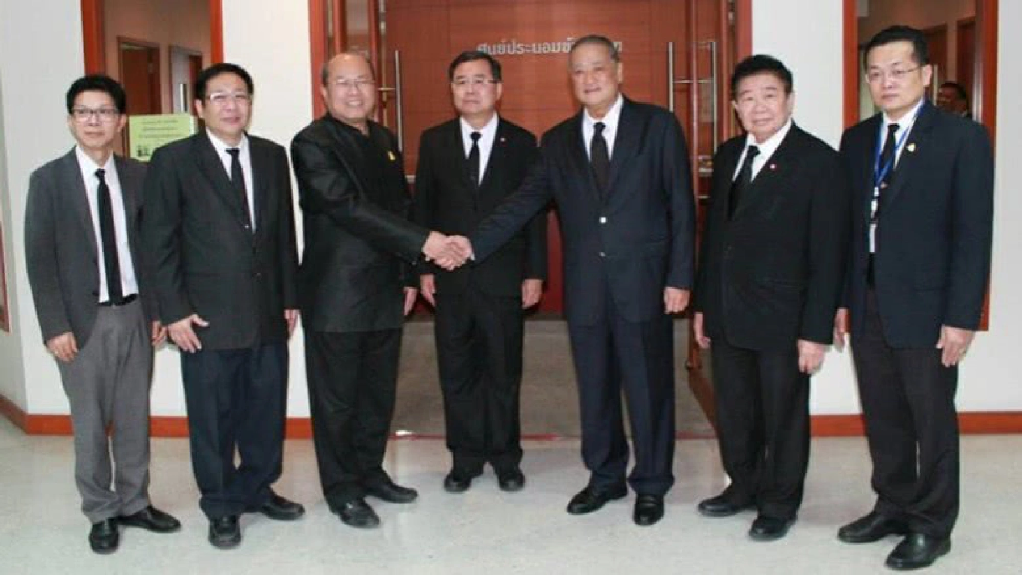 Sukhumbhand, auditor-general settle libel case