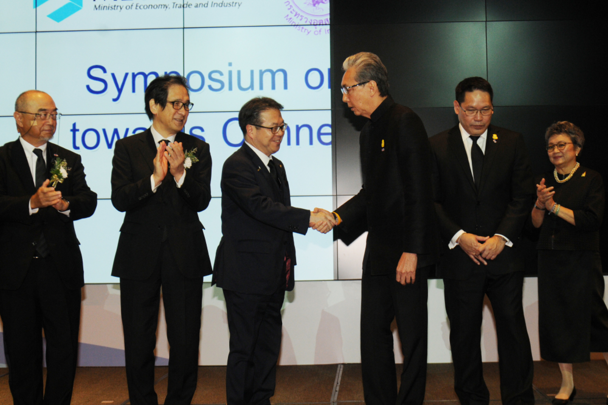 Japan, Thailand sign 7 deals to strengthen economic ties